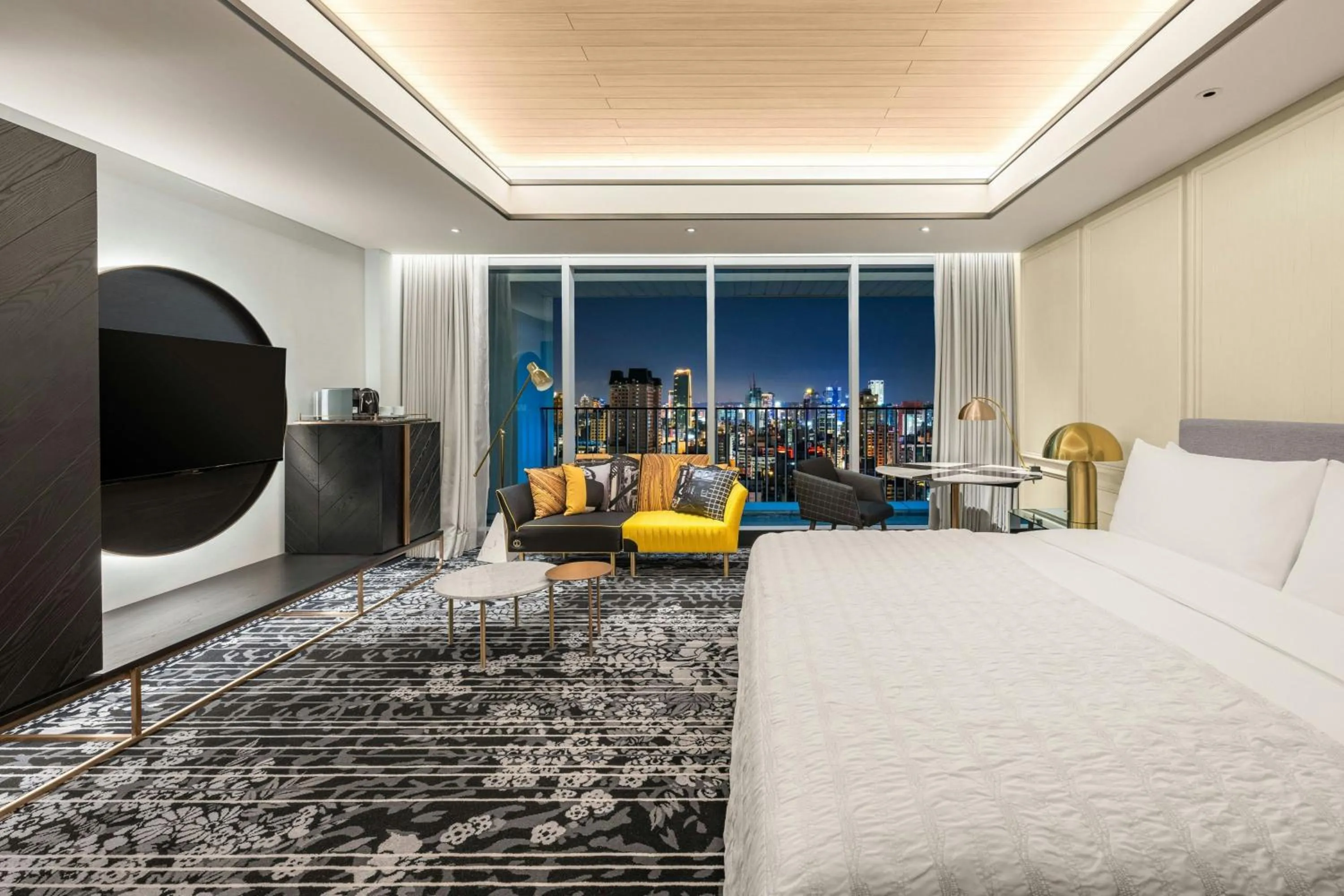 Photo of the whole room, Bed in Le Meridien Taichung