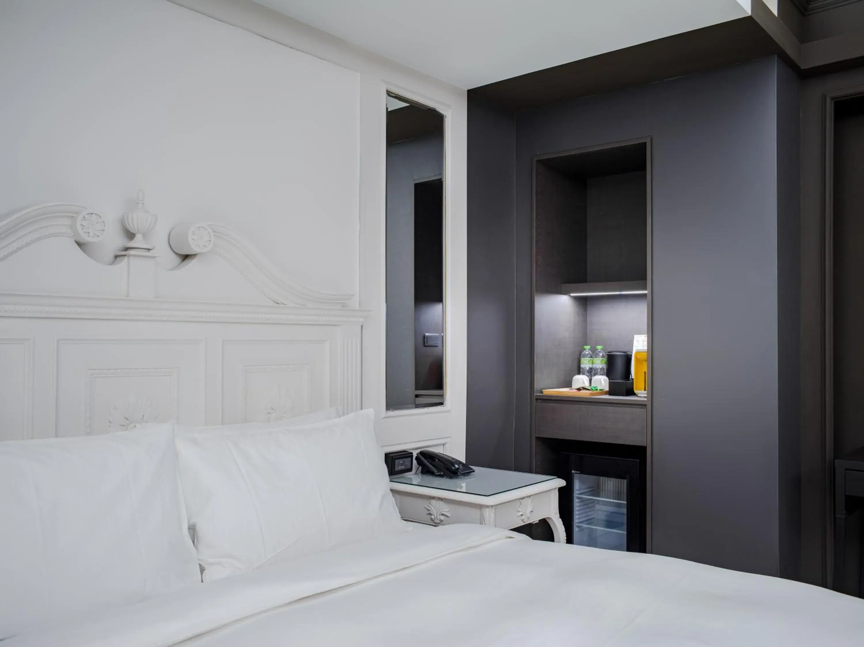 hair dresser, Bed in Archess Hotel hair dresser, Bed in Archess Hotel