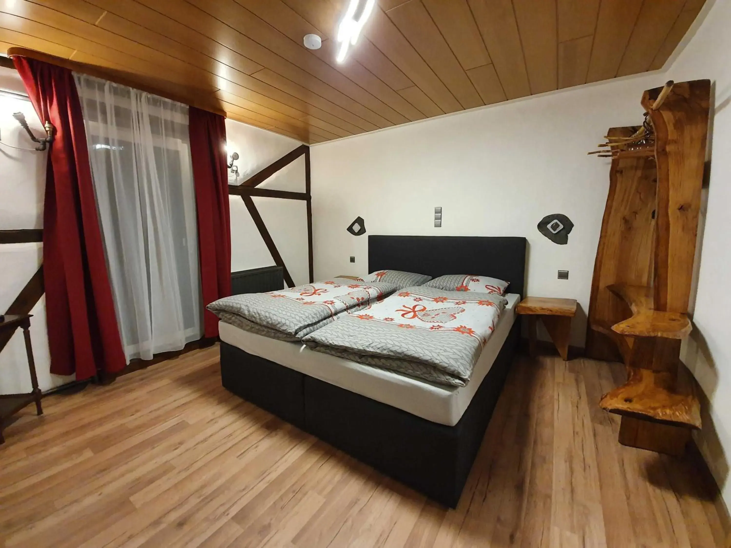 Double Room with Shower in Gasthaus Pension Schumbert Double Room with Shower in Gasthaus Pension Schumbert