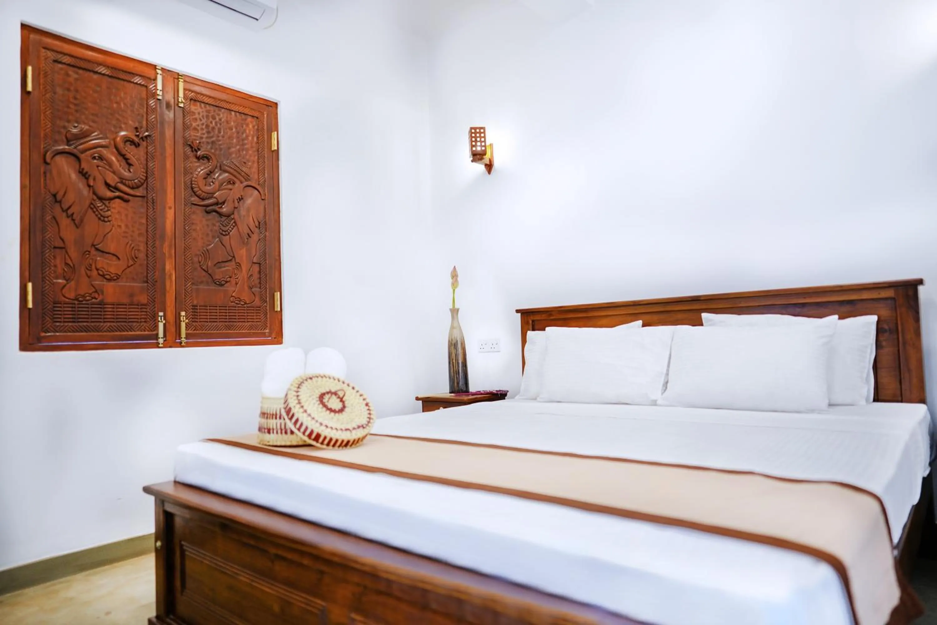 Photo of the whole room, Bed in Kathircholai