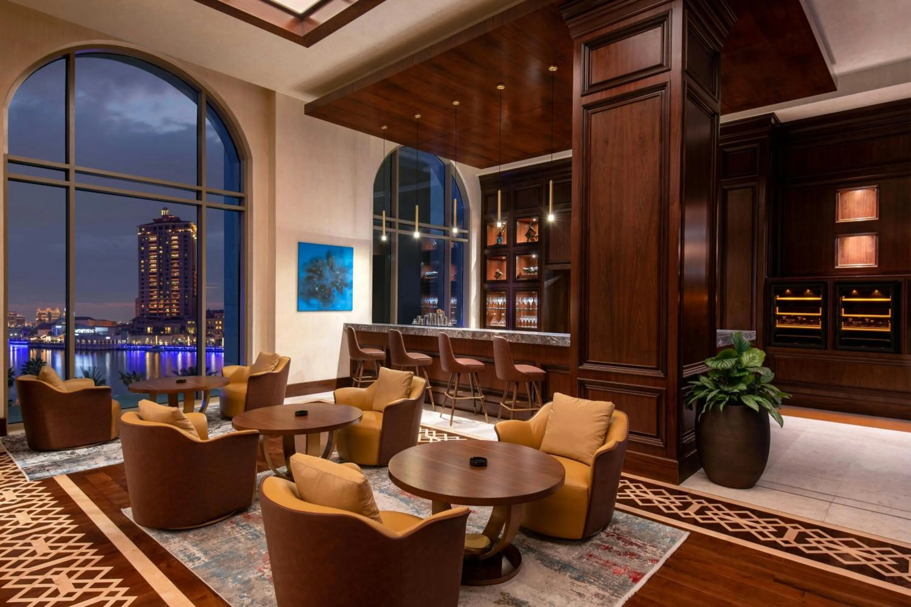 Lounge or bar in The St. Regis Marsa Arabia Island, The Pearl Qatar