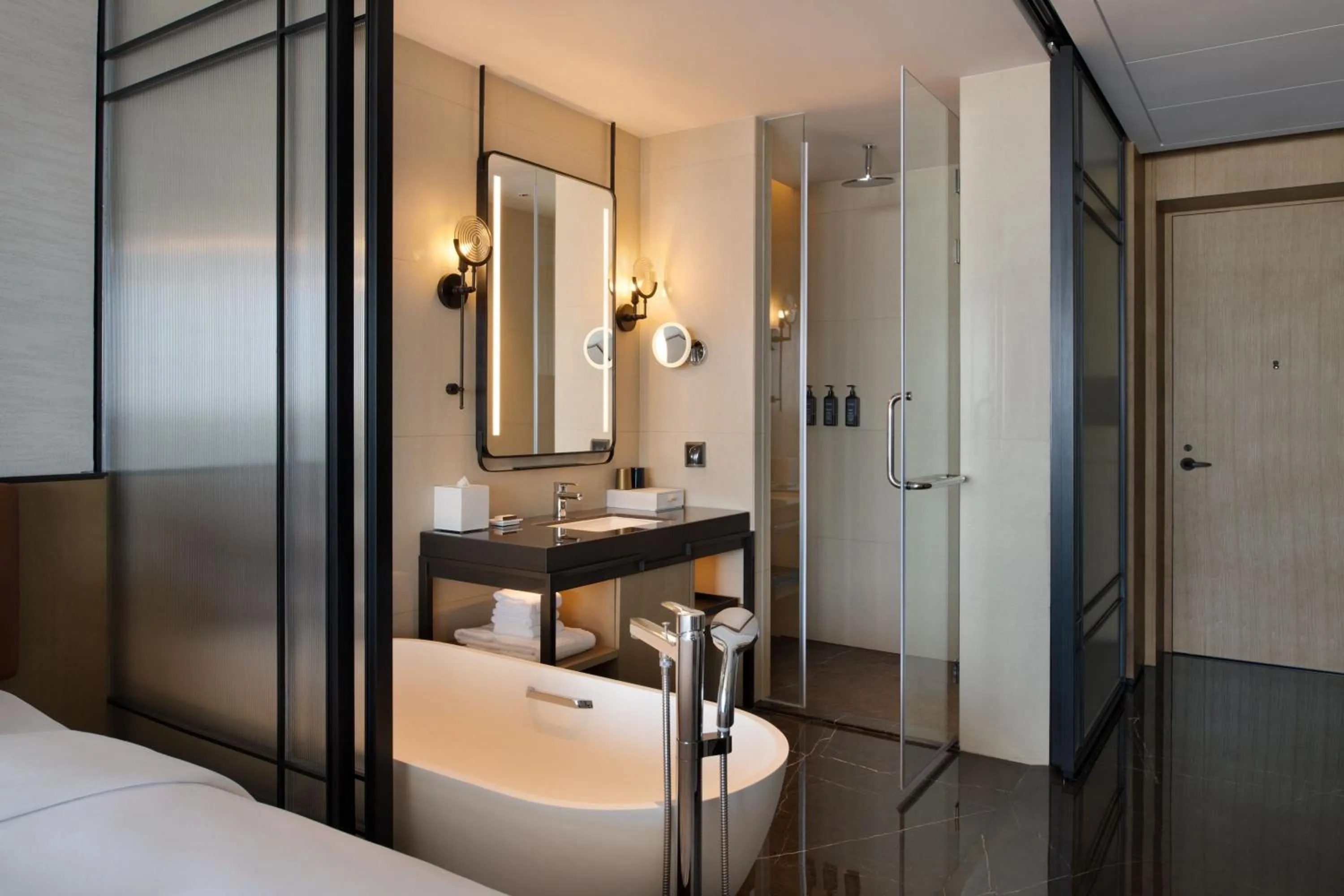 Photo of the whole room, Bed in Sheraton Ningbo Xiangshan Resort