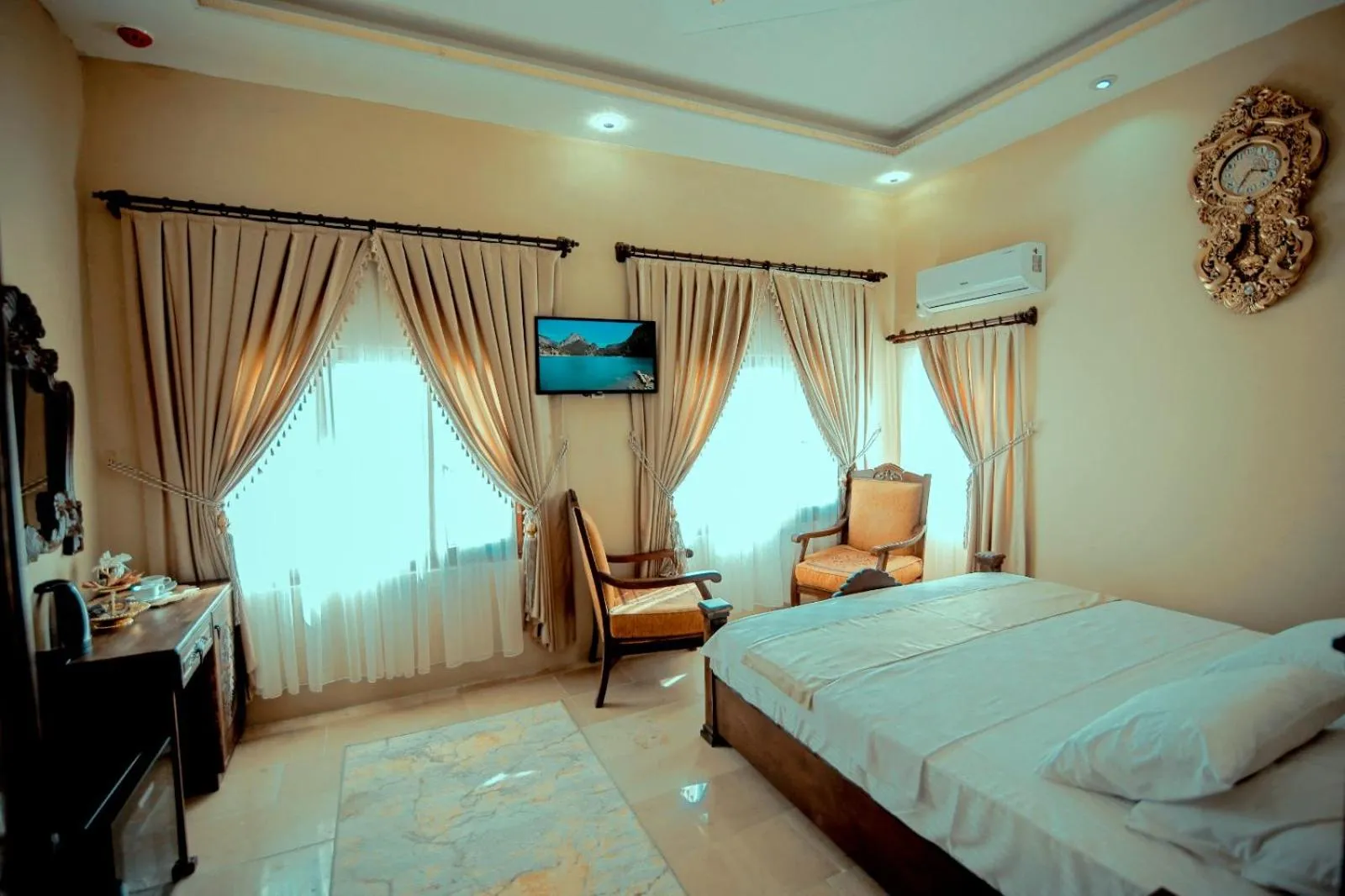 Communal lounge/ TV room, Bed in CARRA KONAĞI