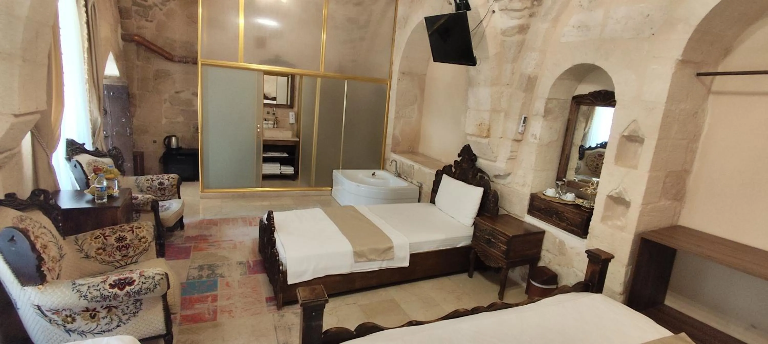 Seating area, Bed in CARRA KONAĞI