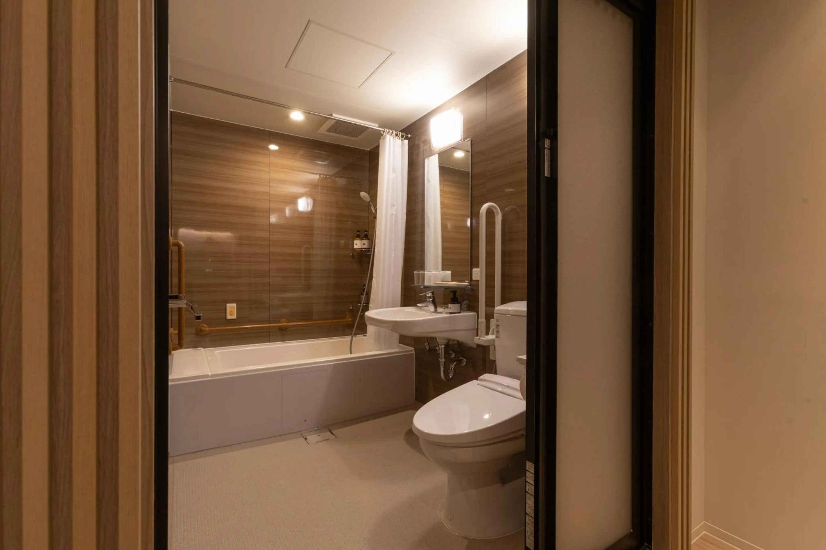 Shower in fav HIROSHIMA HEIWAODORI