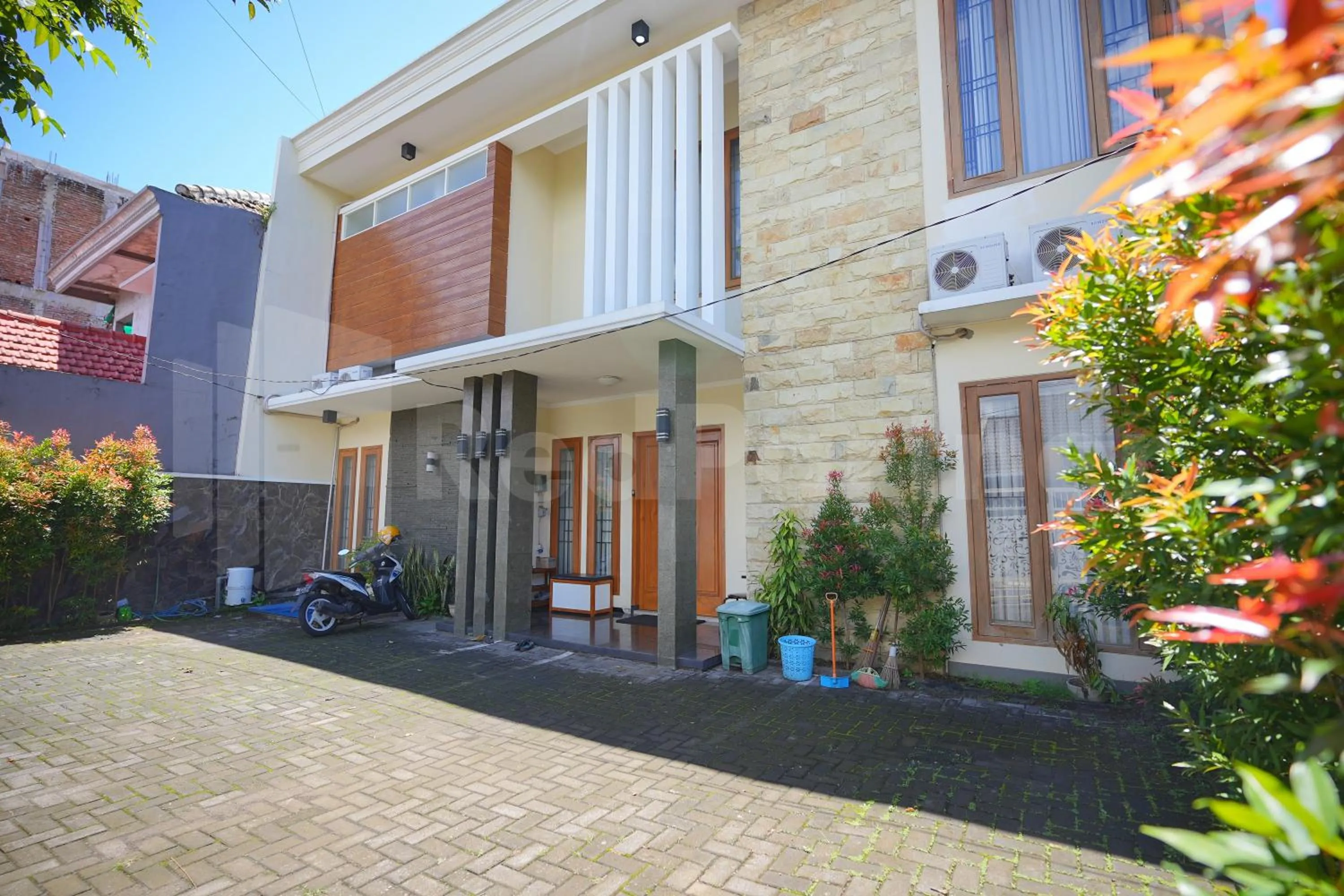 Property building in One & Quin Guest House Syariah Mitra RedDoorz