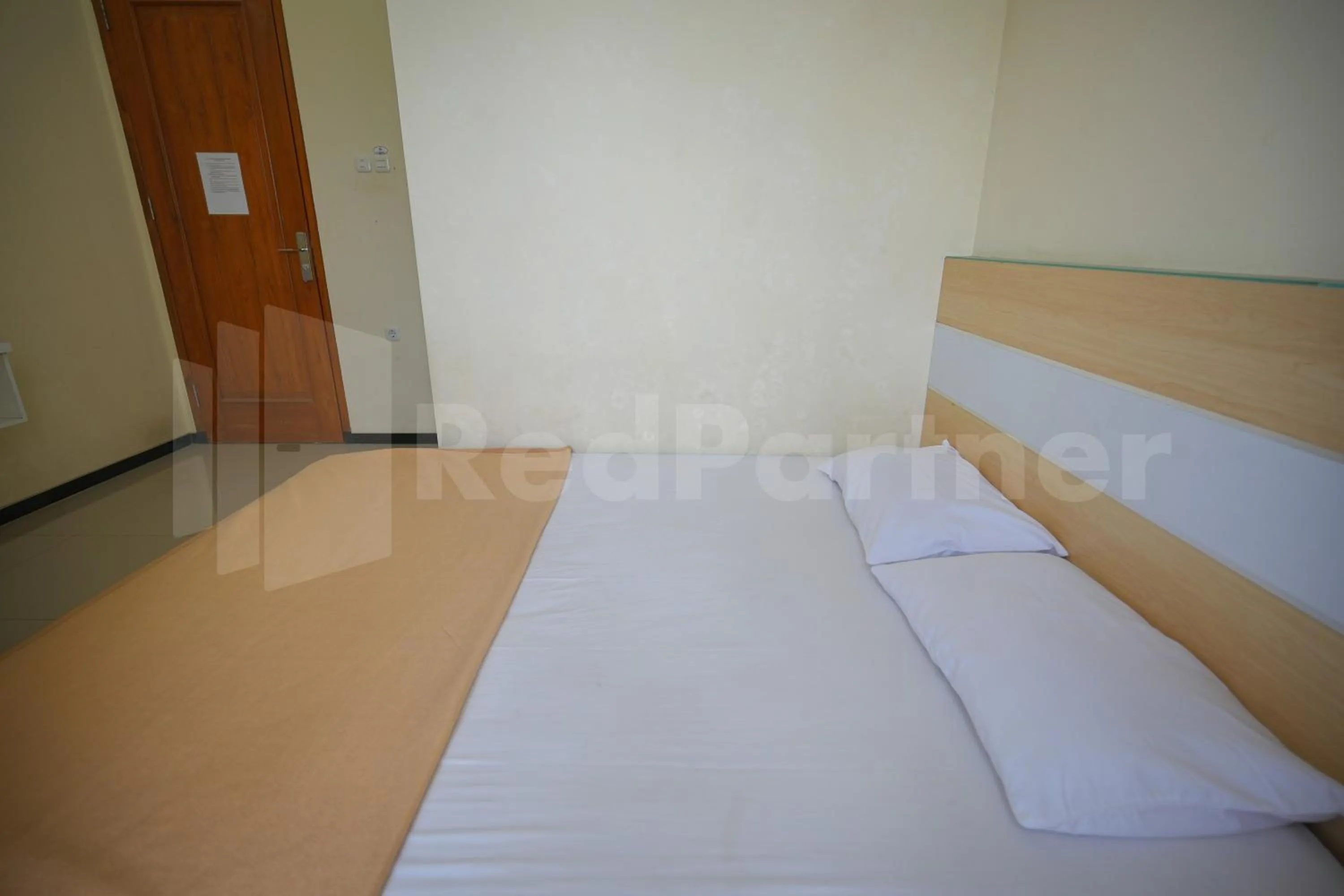 Bedroom, Bed in One & Quin Guest House Syariah Mitra RedDoorz