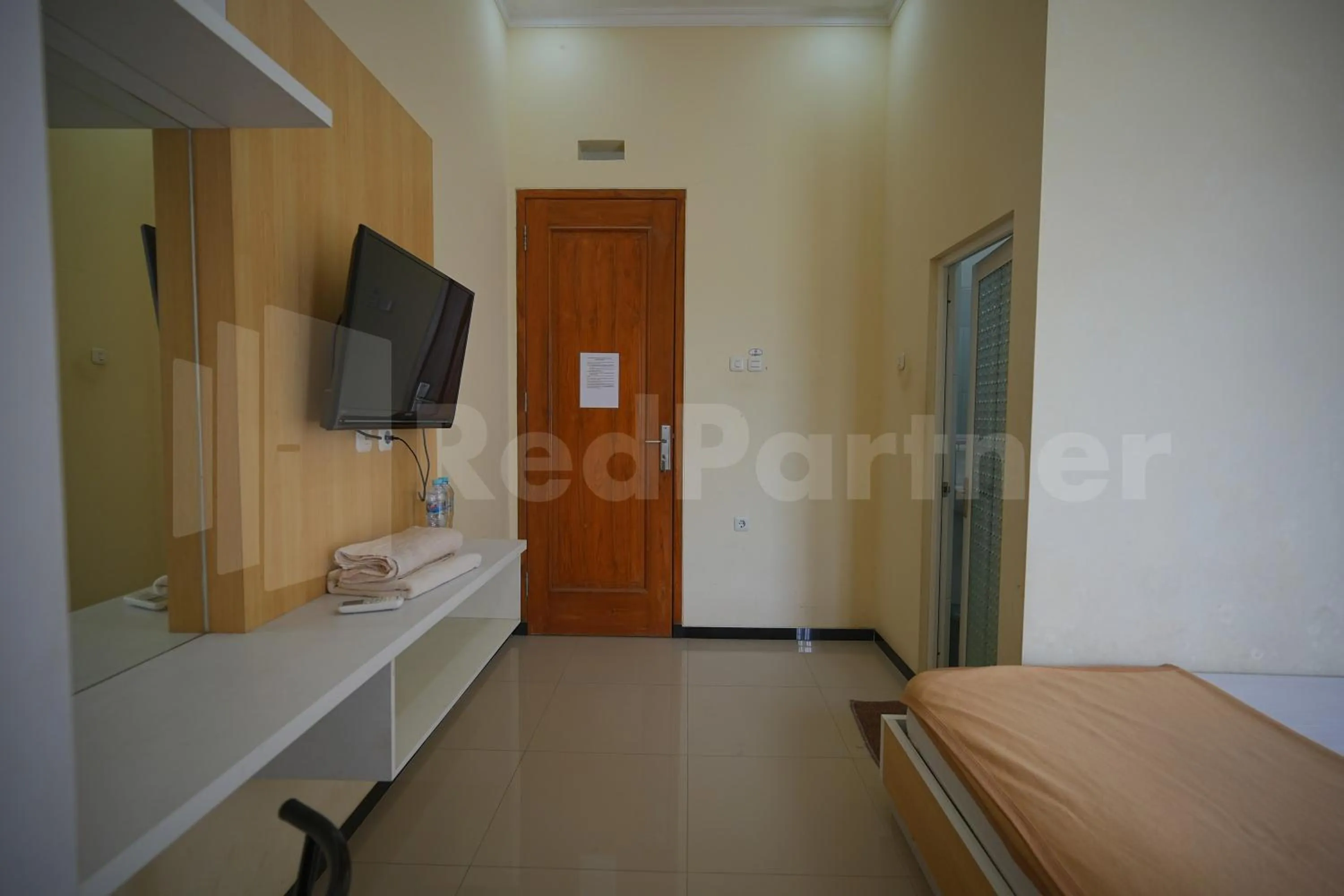 Bedroom, Bed in One & Quin Guest House Syariah Mitra RedDoorz