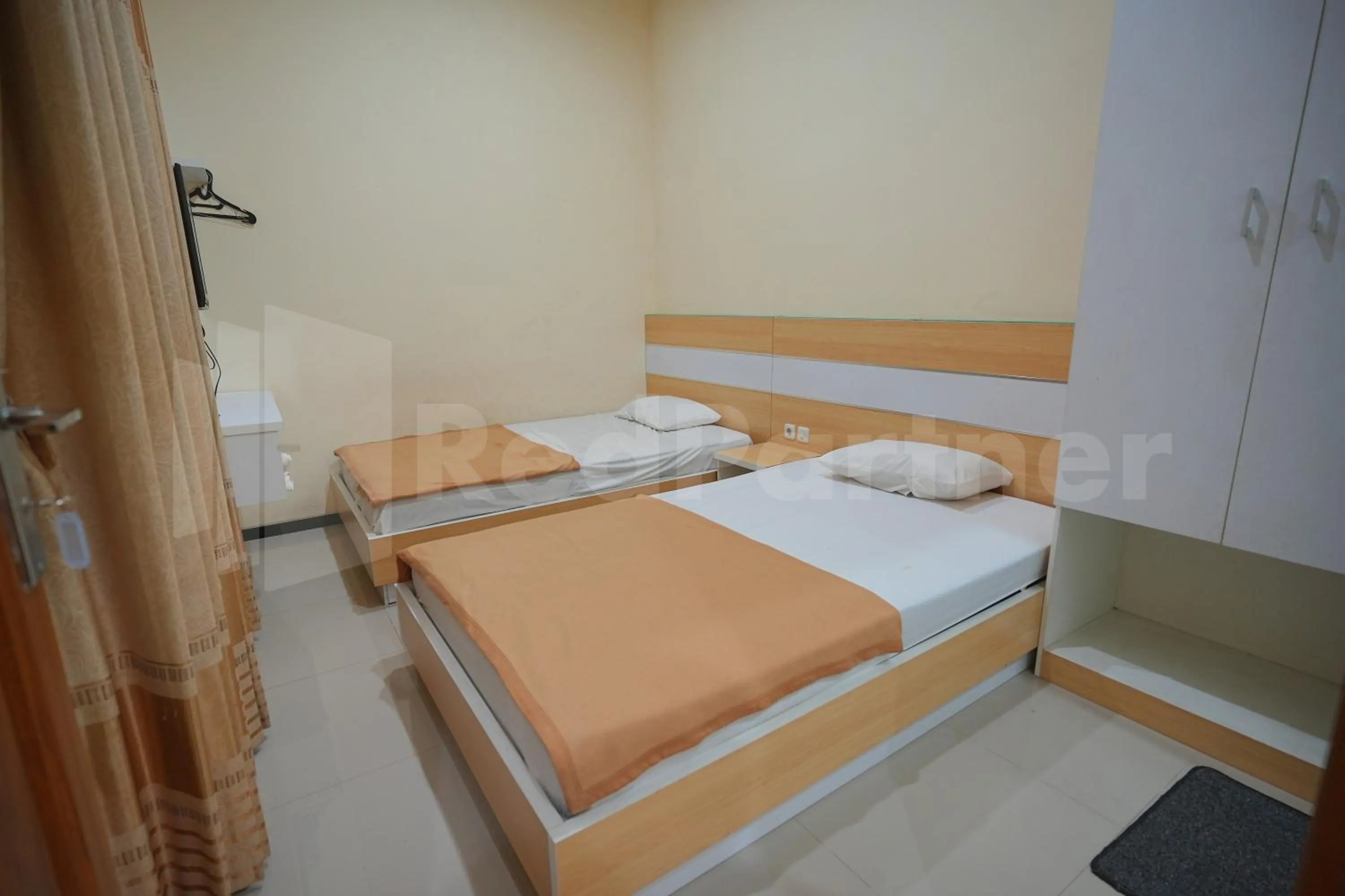Bedroom, Bed in One & Quin Guest House Syariah Mitra RedDoorz