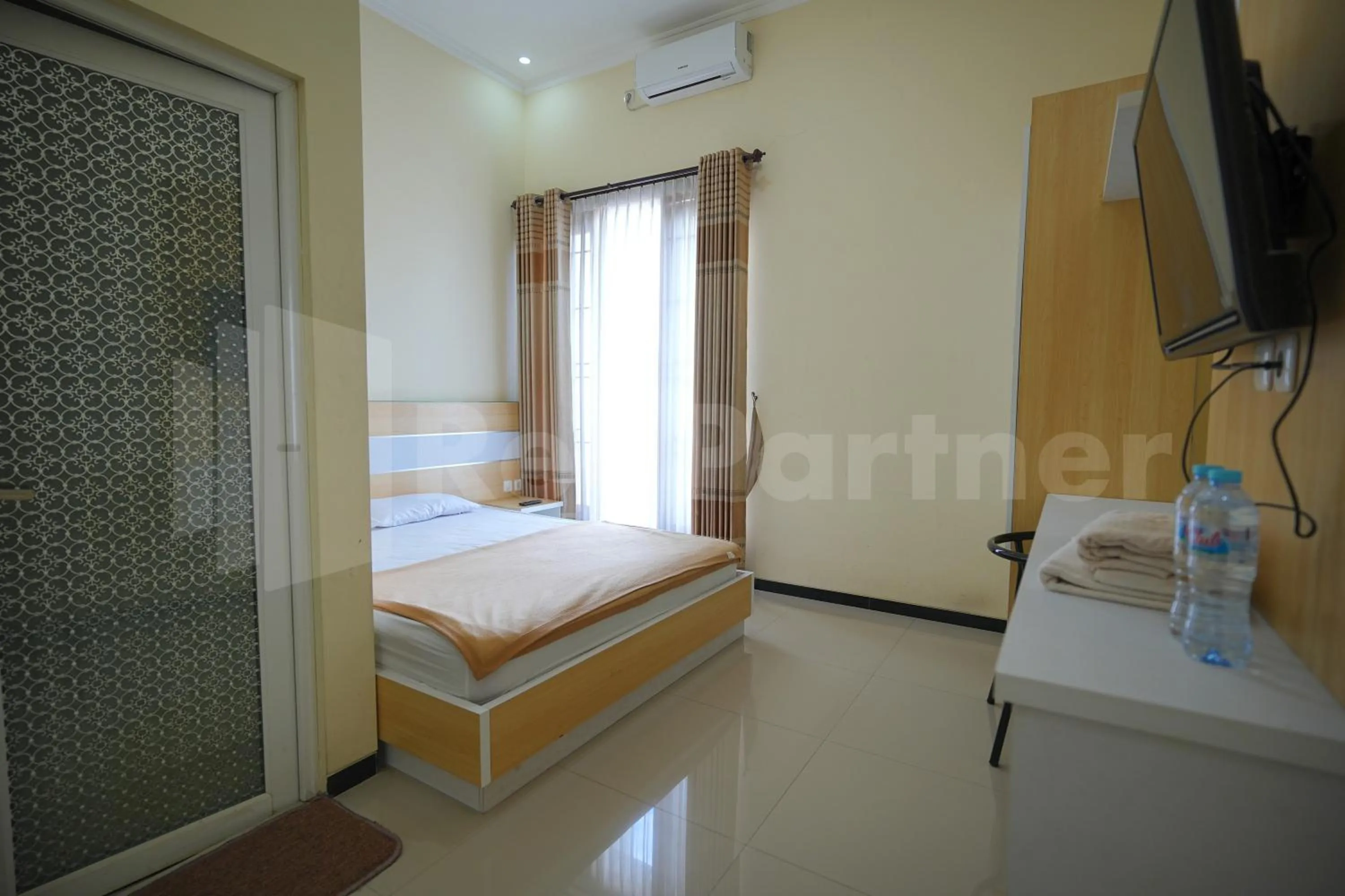 Bedroom, Bed in One & Quin Guest House Syariah Mitra RedDoorz