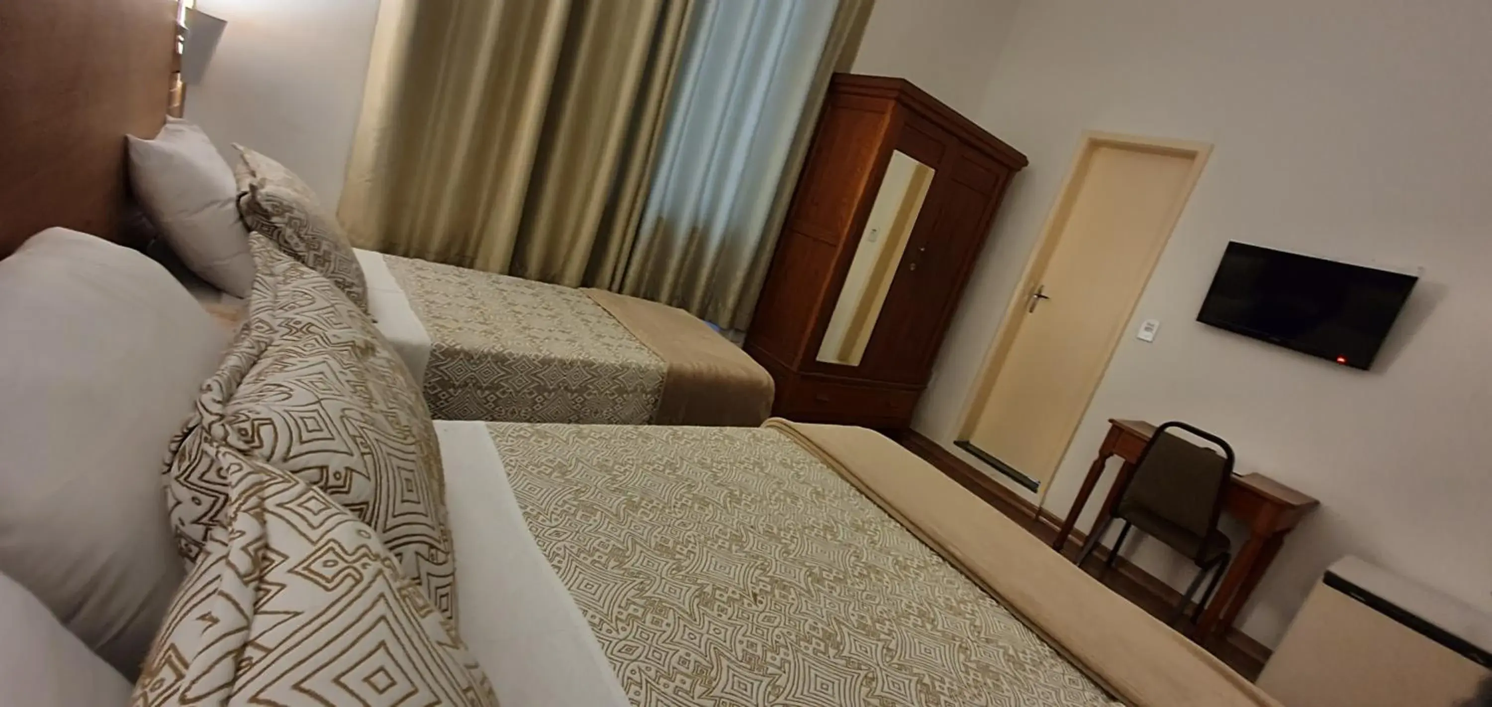 Standard Triple Room in Hotel São Paulo Standard Triple Room in Hotel São Paulo