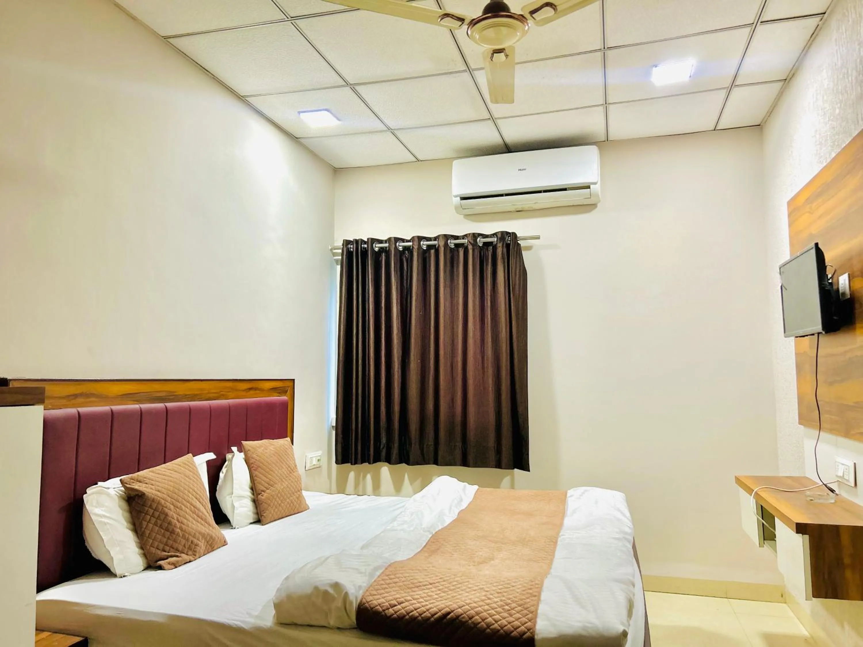 Photo of the whole room, Bed in JAGTARA RESIDENCY