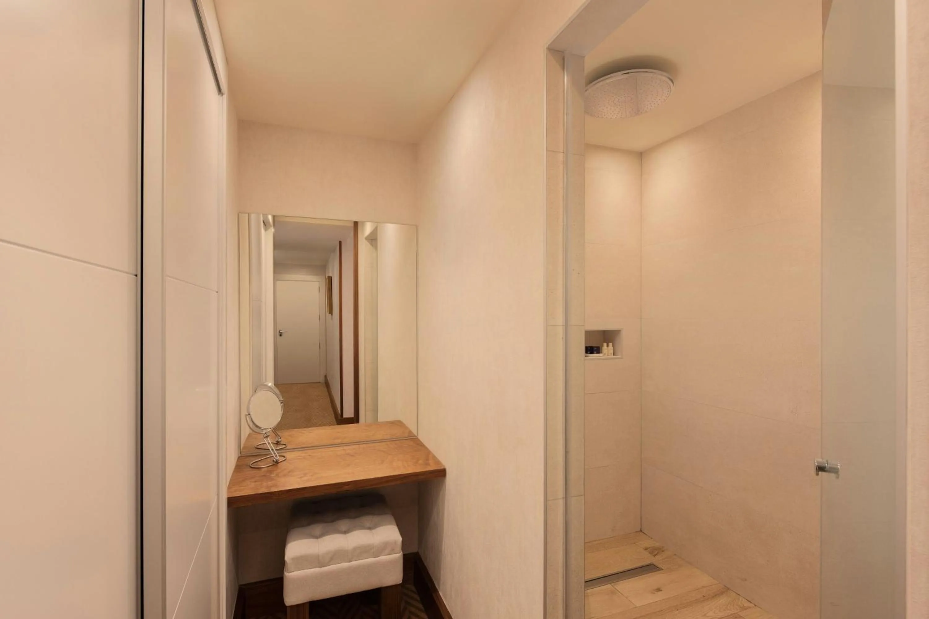 Photo of the whole room in Hotel Ercilla de Bilbao, Autograph Collection