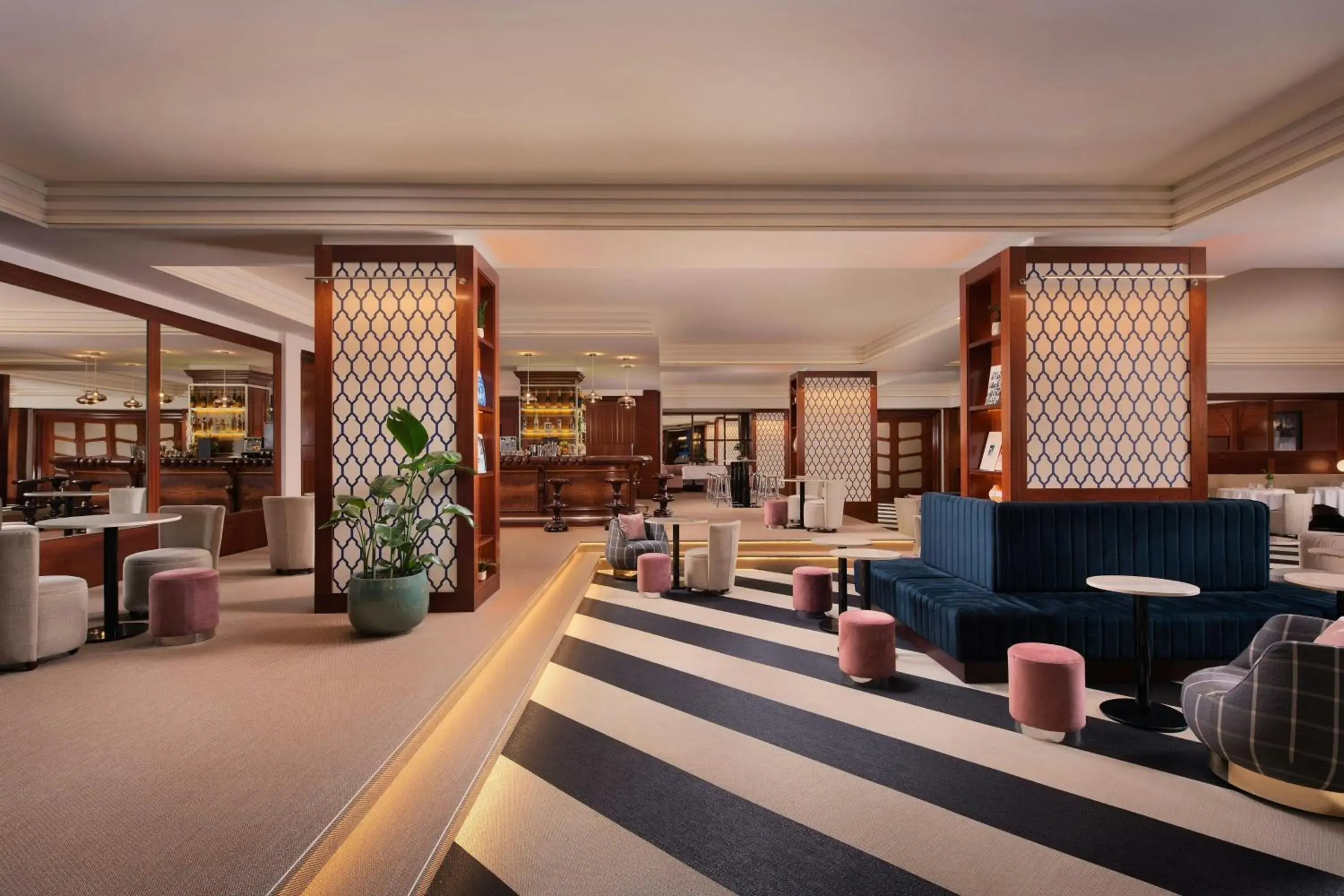 Lounge or bar in Hotel Ercilla de Bilbao, Autograph Collection Lounge or bar in Hotel Ercilla de Bilbao, Autograph Collection