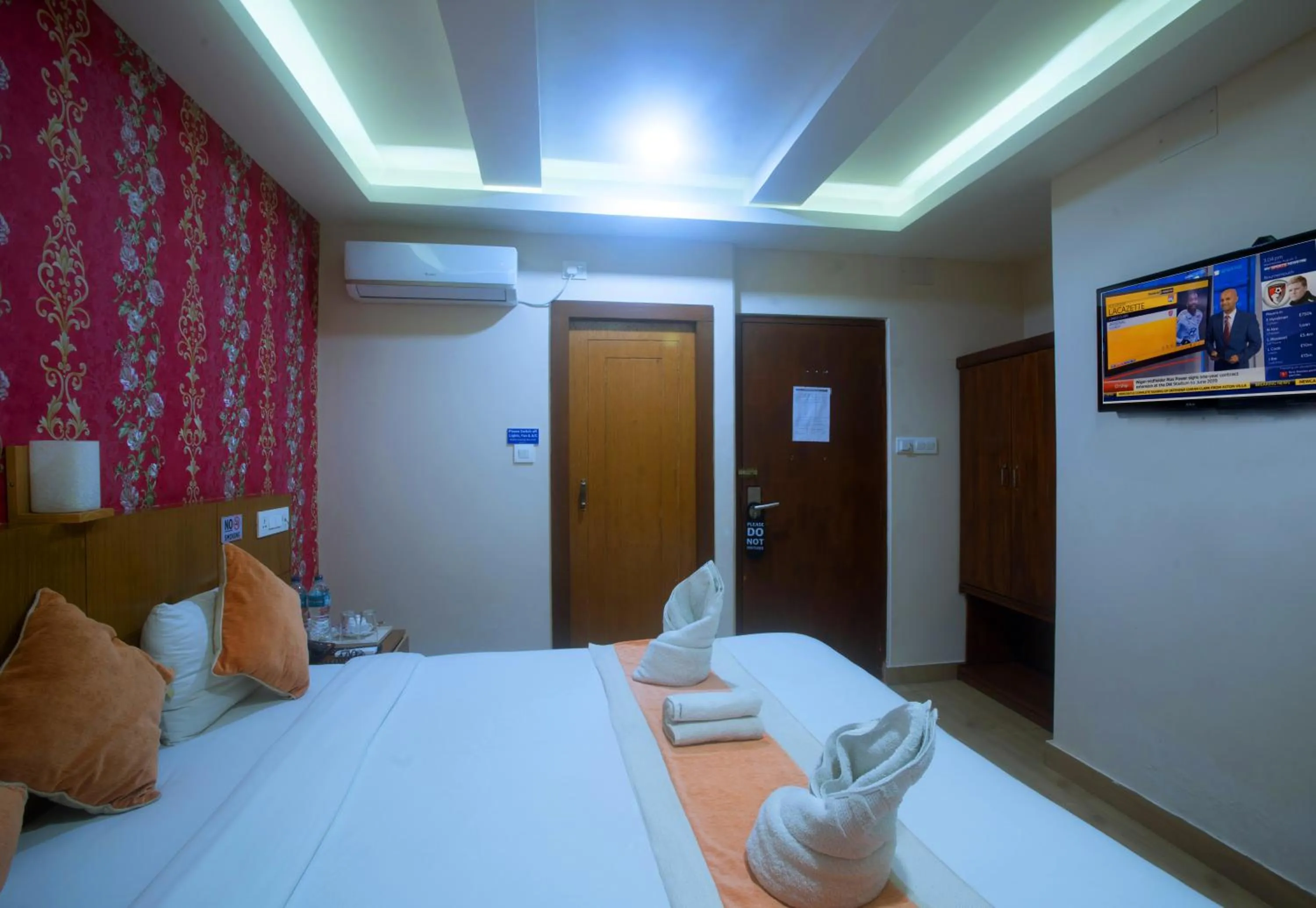 Bedroom, Bed in Hotel Lake Himalaya