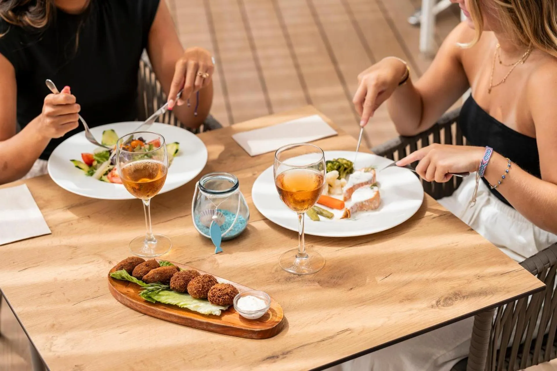 Restaurant/places to eat in Hotel Amic Horizonte