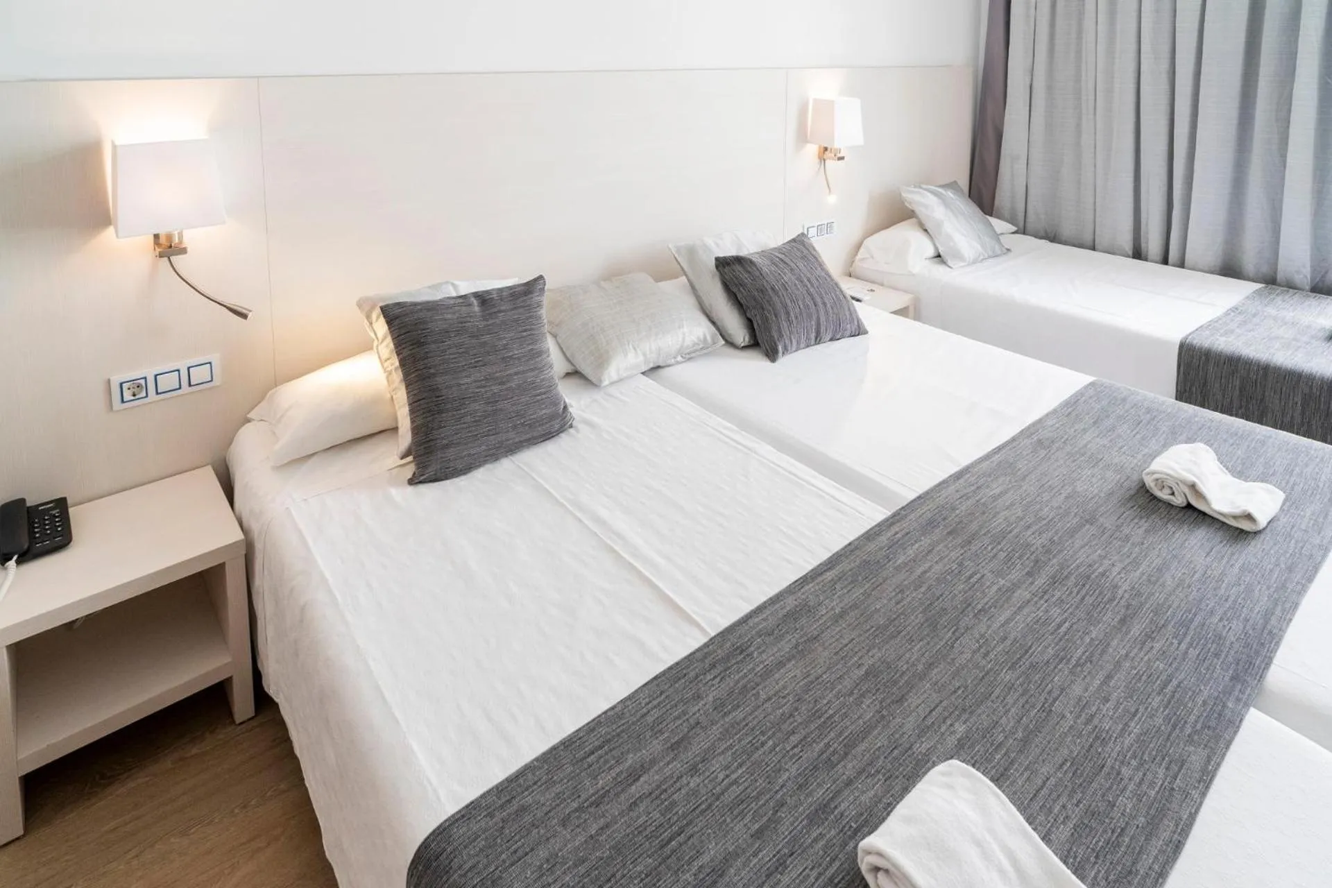 Photo of the whole room, Bed in Hotel Amic Horizonte