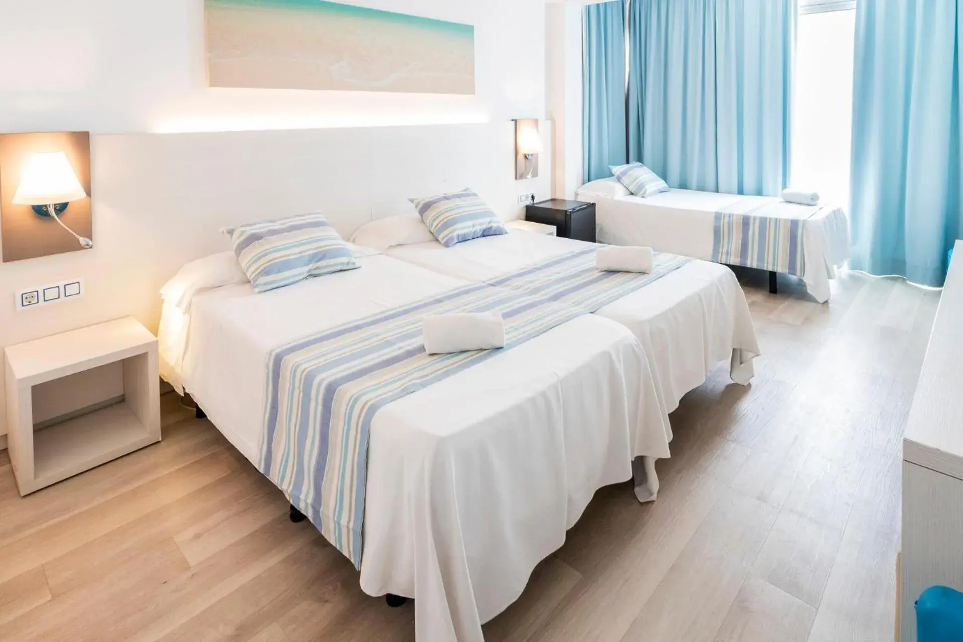 Photo of the whole room, Bed in Hotel Amic Horizonte Photo of the whole room, Bed in Hotel Amic Horizonte