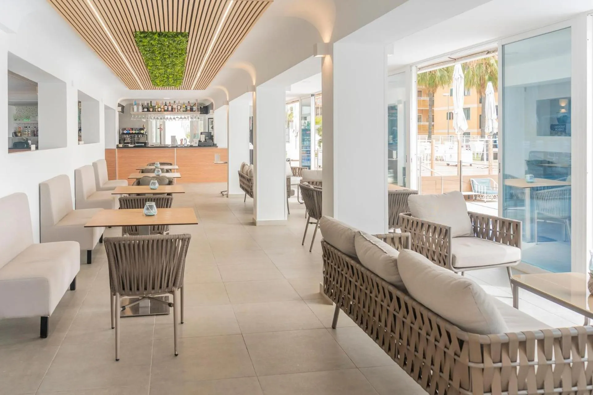 Lounge or bar in Hotel Amic Horizonte