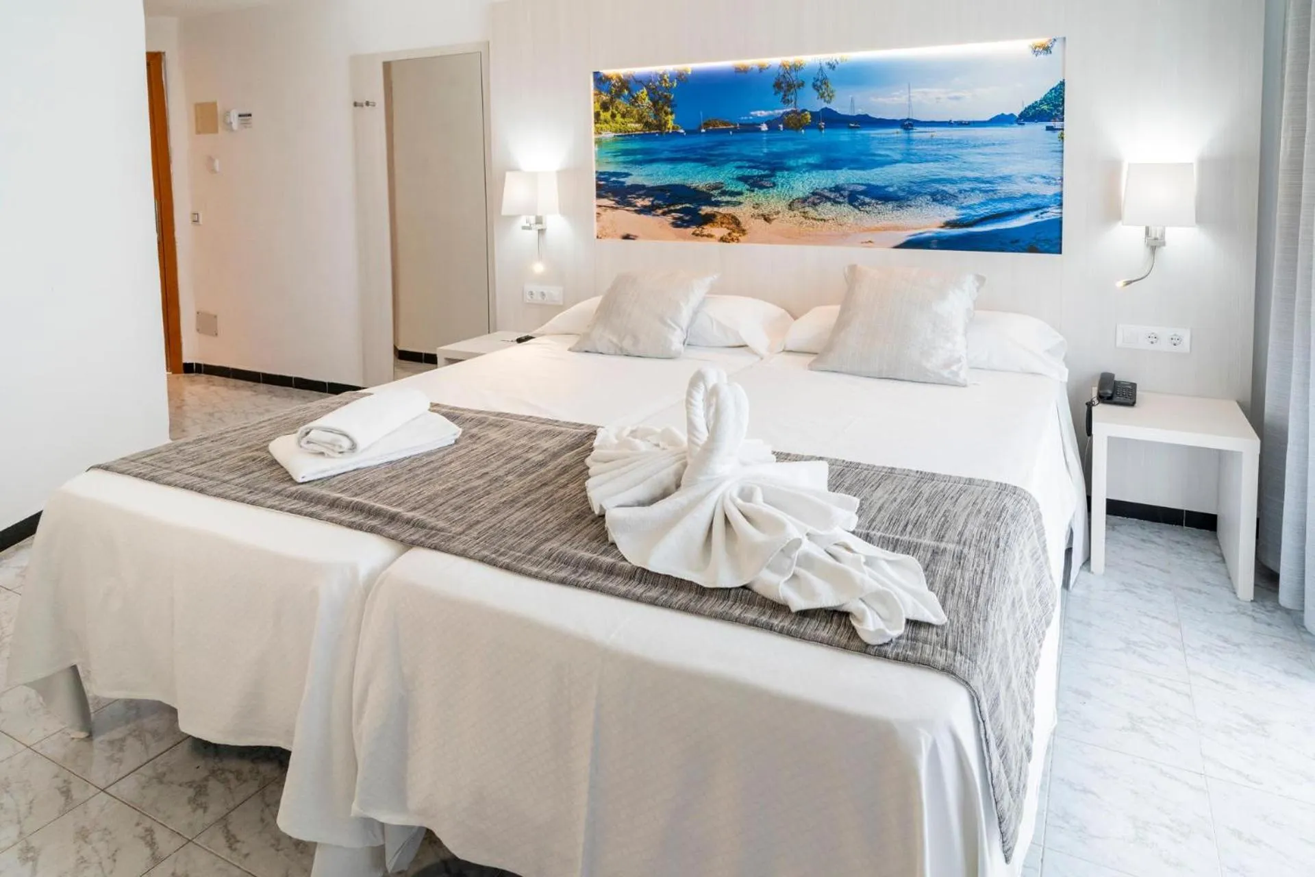 Photo of the whole room, Bed in Hotel Amic Horizonte