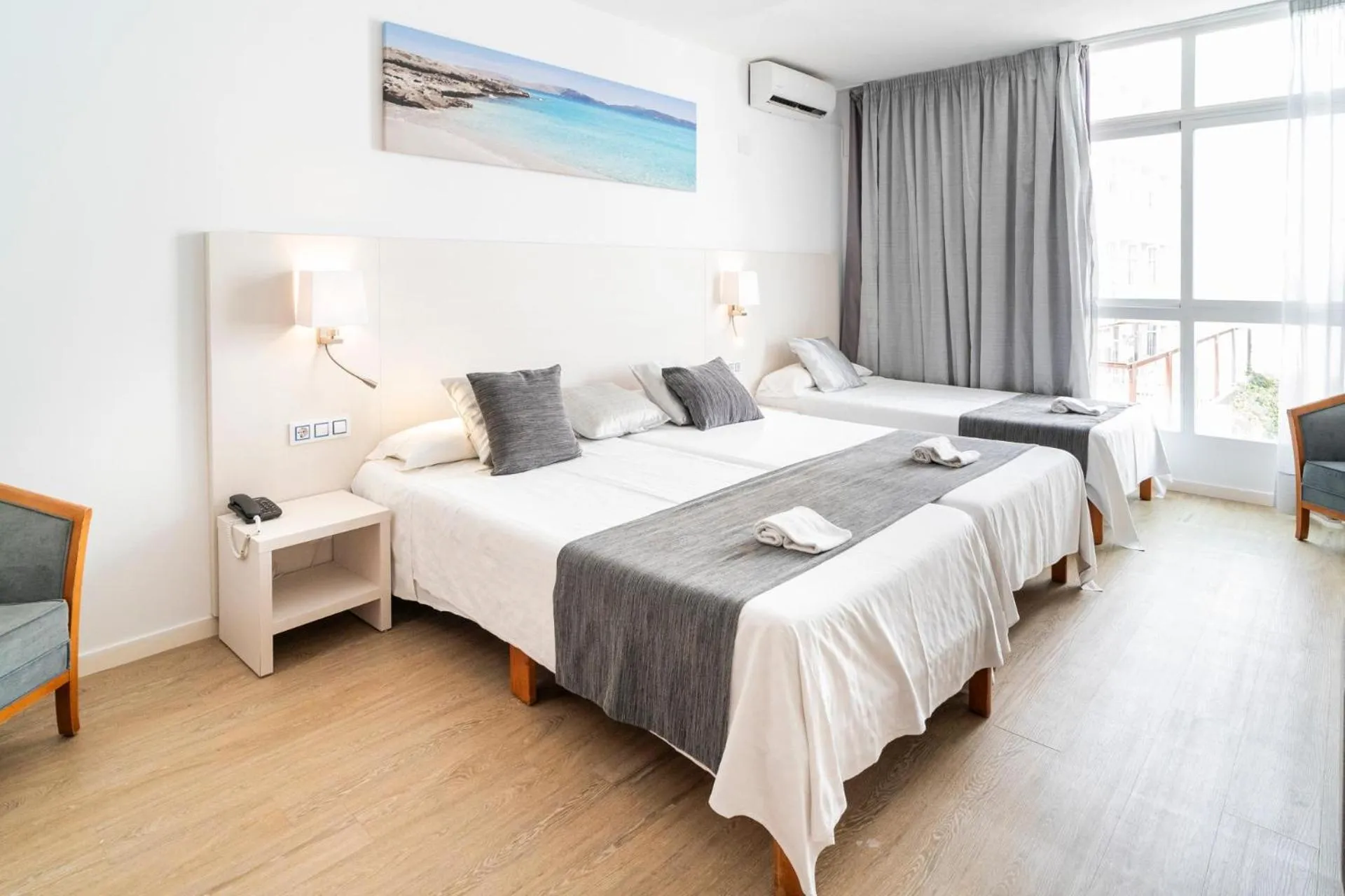 Photo of the whole room, Bed in Hotel Amic Horizonte