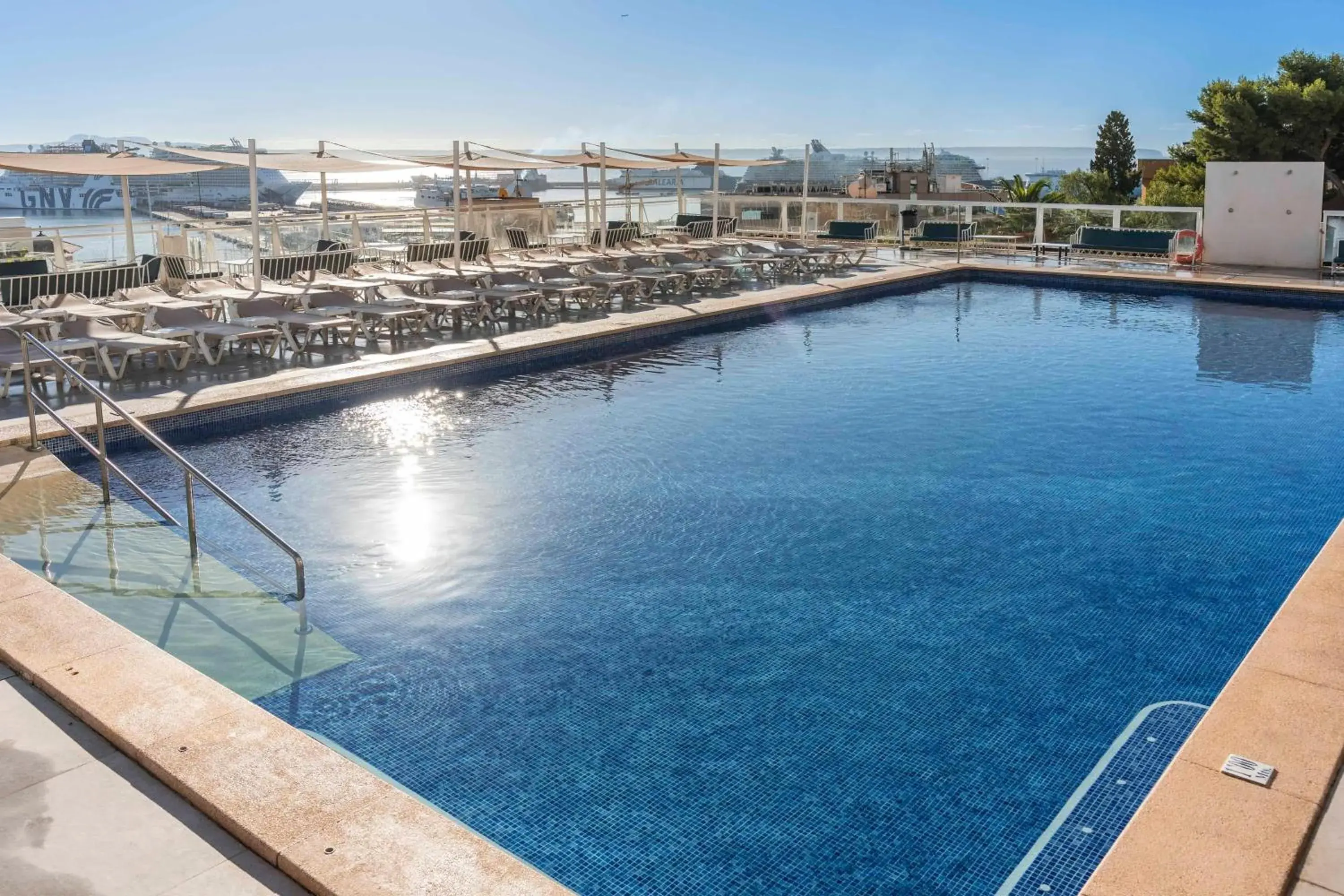 Swimming pool in Hotel Amic Horizonte Swimming pool in Hotel Amic Horizonte