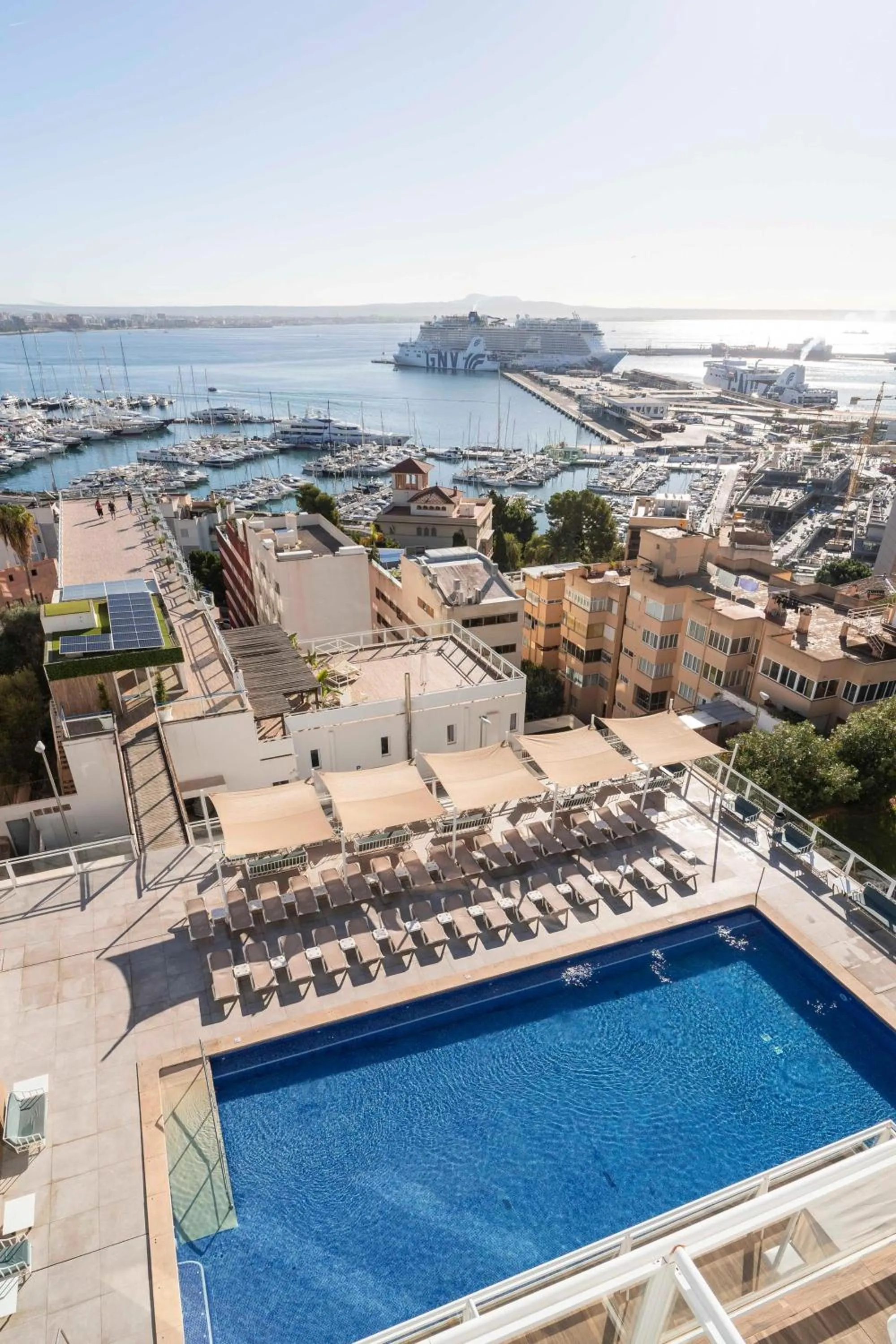 Swimming pool in Hotel Amic Horizonte