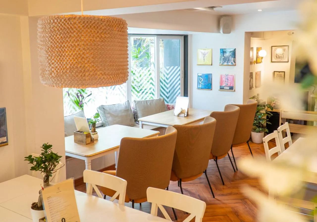 Restaurant/places to eat in Bloom Boutique l Bandra