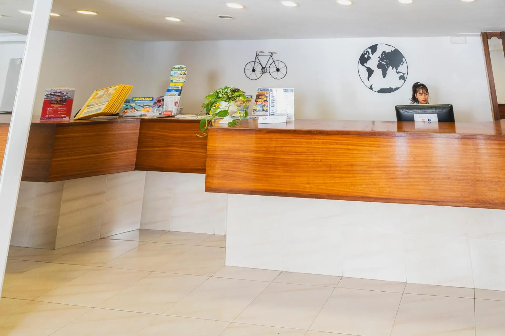 People in Hotel Amic Can Pastilla