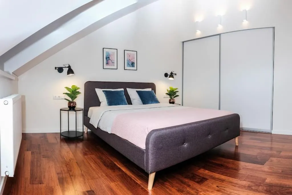 Bedroom, Bed in #stayhere - Spacious Luxury Town Hall 3BDR Apartment