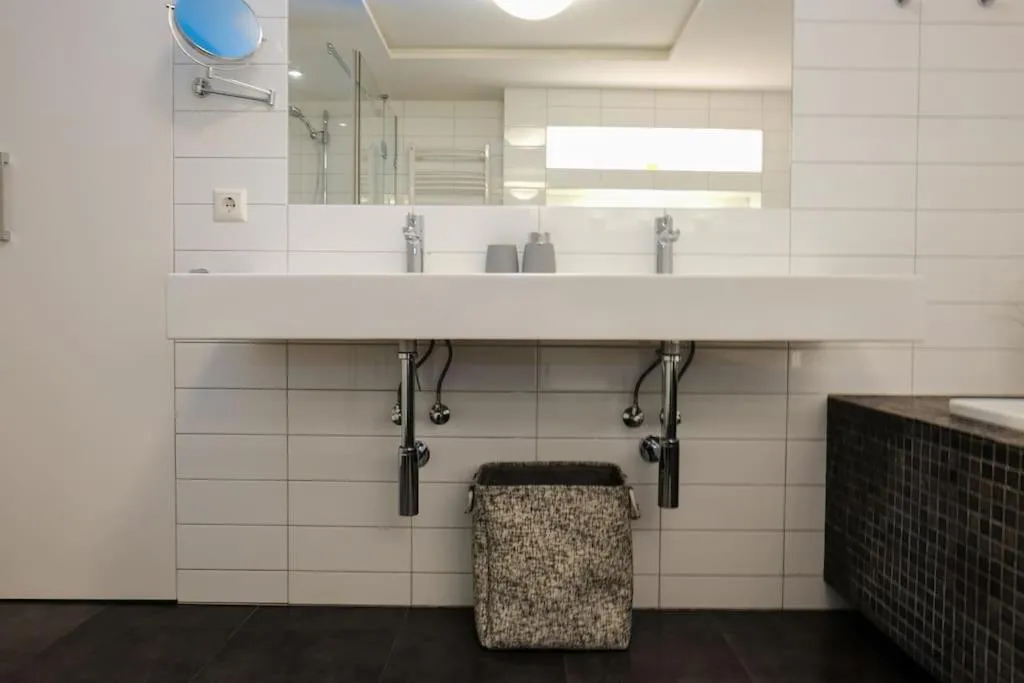 Bathroom in #stayhere - Spacious Luxury Town Hall 3BDR Apartment