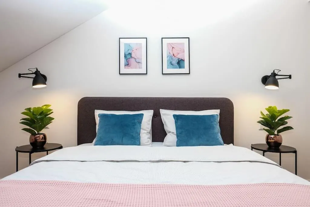 Bedroom, Bed in #stayhere - Spacious Luxury Town Hall 3BDR Apartment