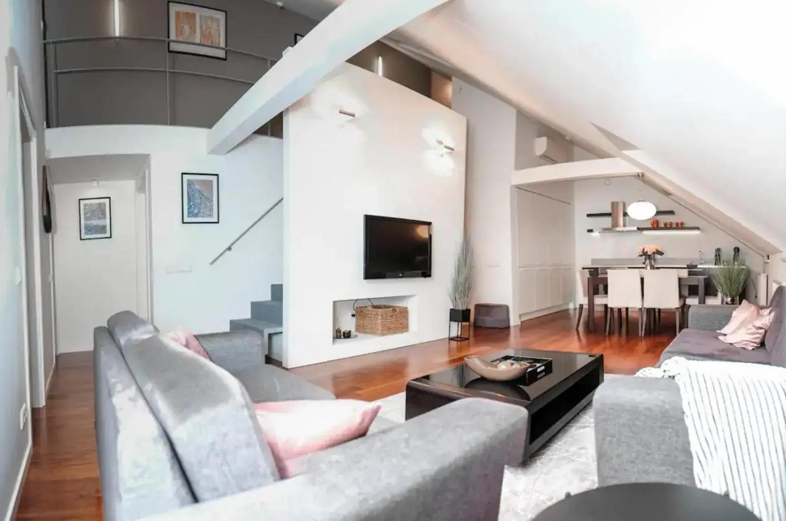 #stayhere - Spacious Luxury Town Hall 3BDR Apartment #stayhere - Spacious Luxury Town Hall 3BDR Apartment