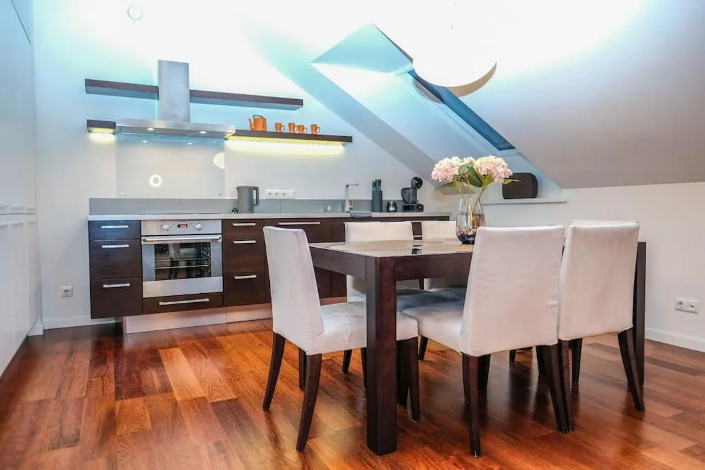 Kitchen or kitchenette in #stayhere - Spacious Luxury Town Hall 3BDR Apartment