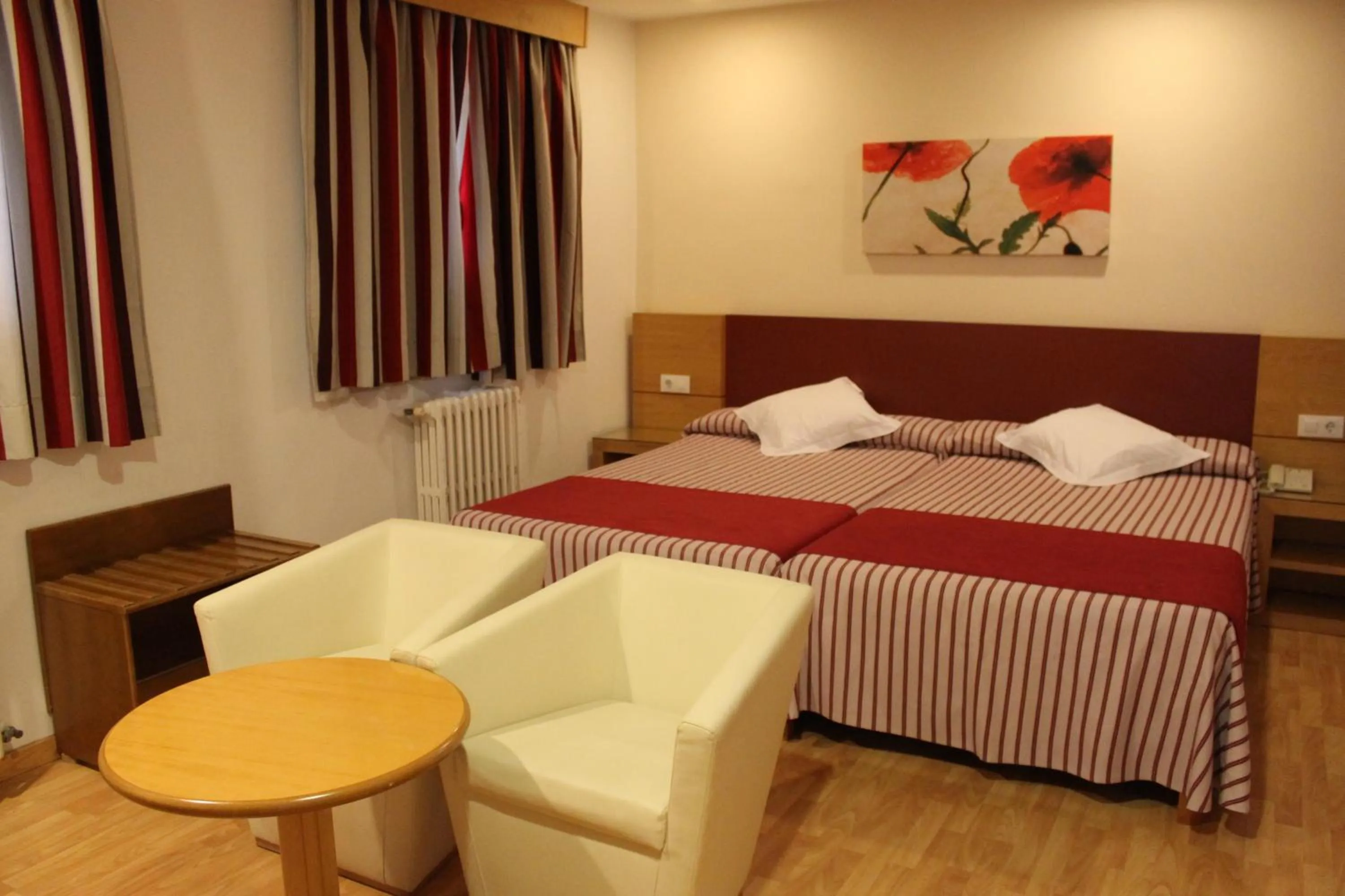 Photo of the whole room, Bed in Hotel Amic Colon