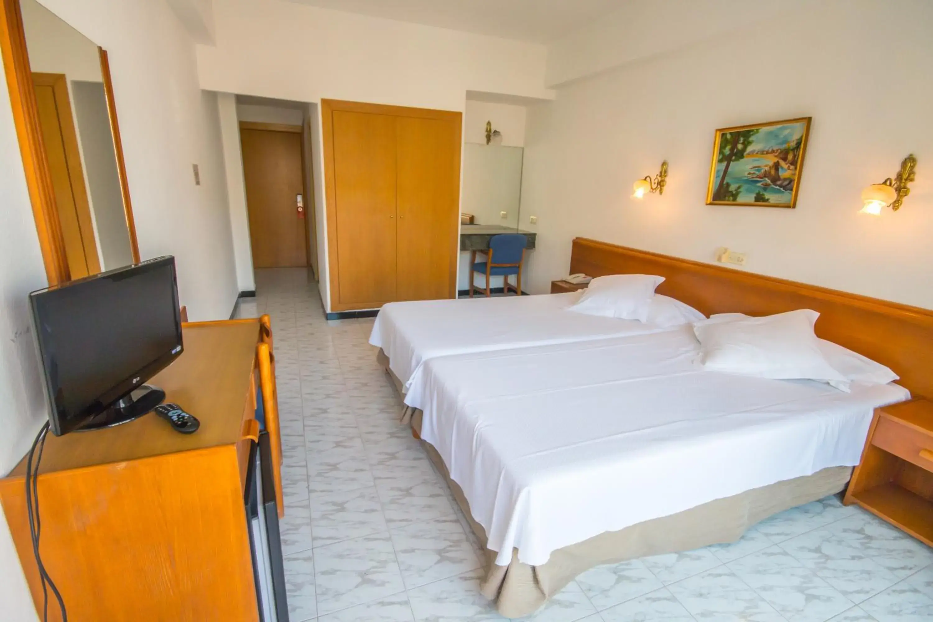 Photo of the whole room, Bed in Hotel Amic Gala Photo of the whole room, Bed in Hotel Amic Gala