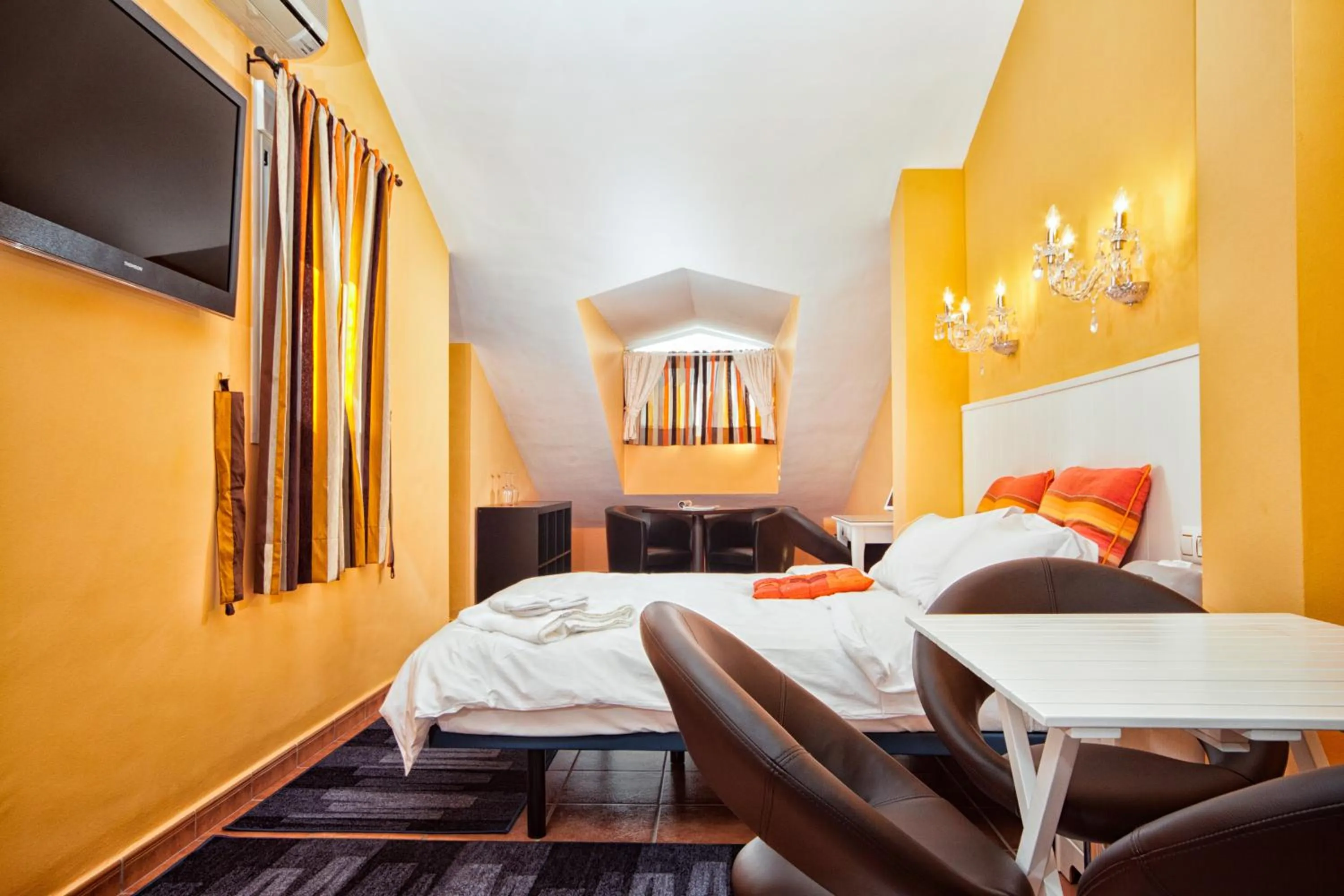Dining area, Bed in Boutique Hotel Pueblo