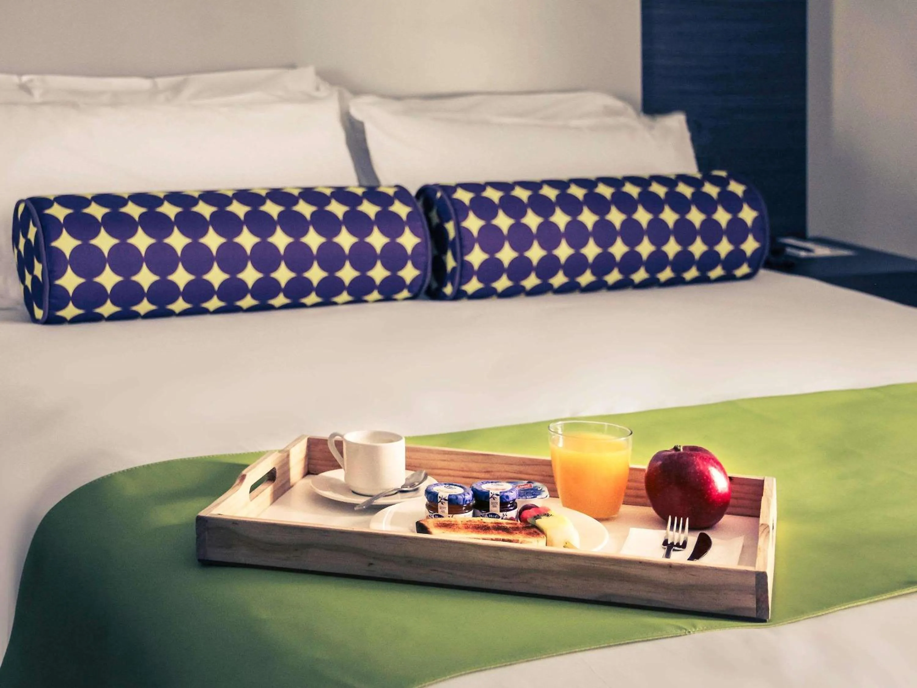 Bedroom, Bed in Mercure Madrid Centro