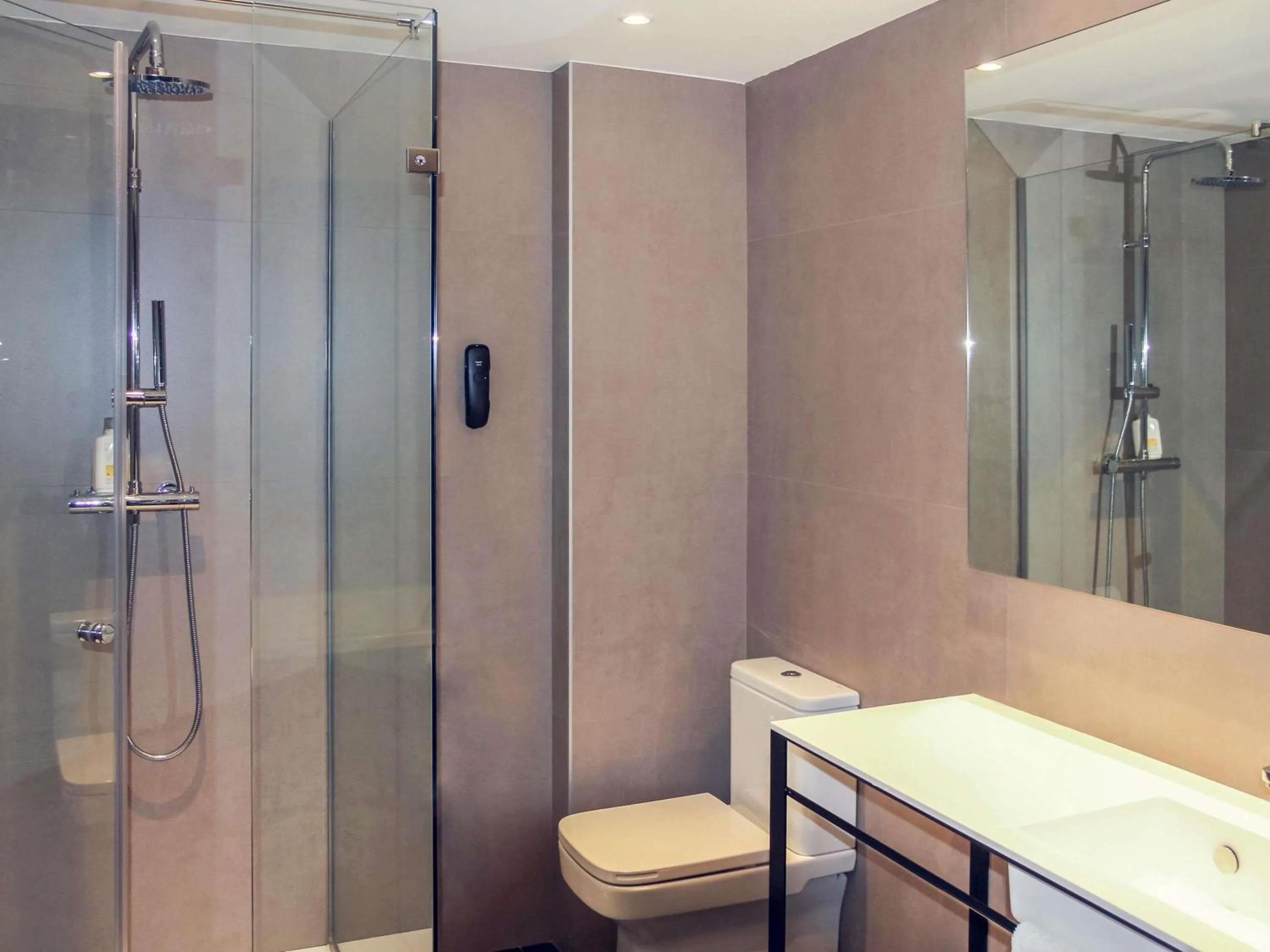 Bedroom in Mercure Madrid Centro