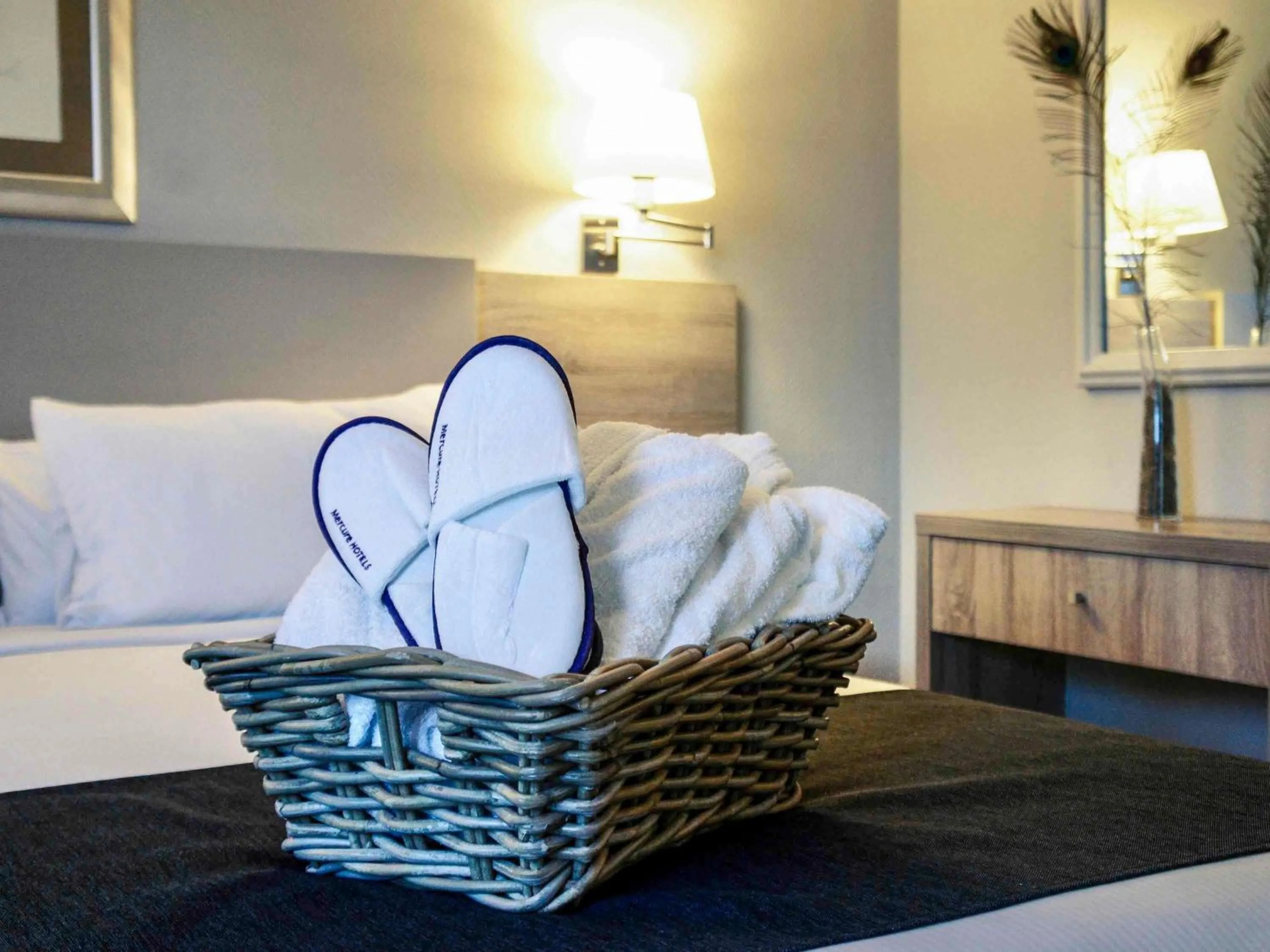 Bedroom, Bed in Mercure Madrid Centro