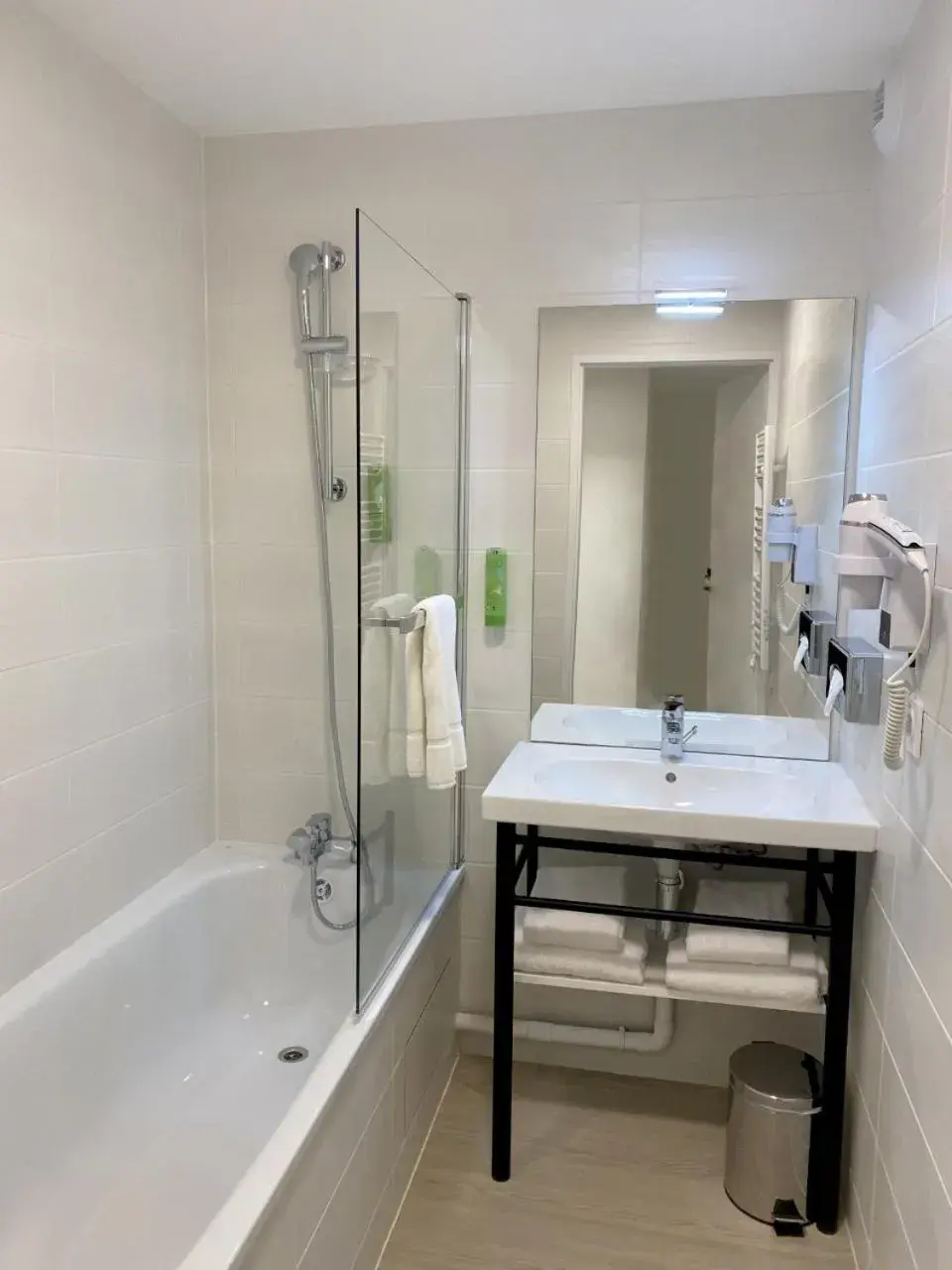 Comfort Triple Room in COURRIER SUD Comfort Triple Room in COURRIER SUD