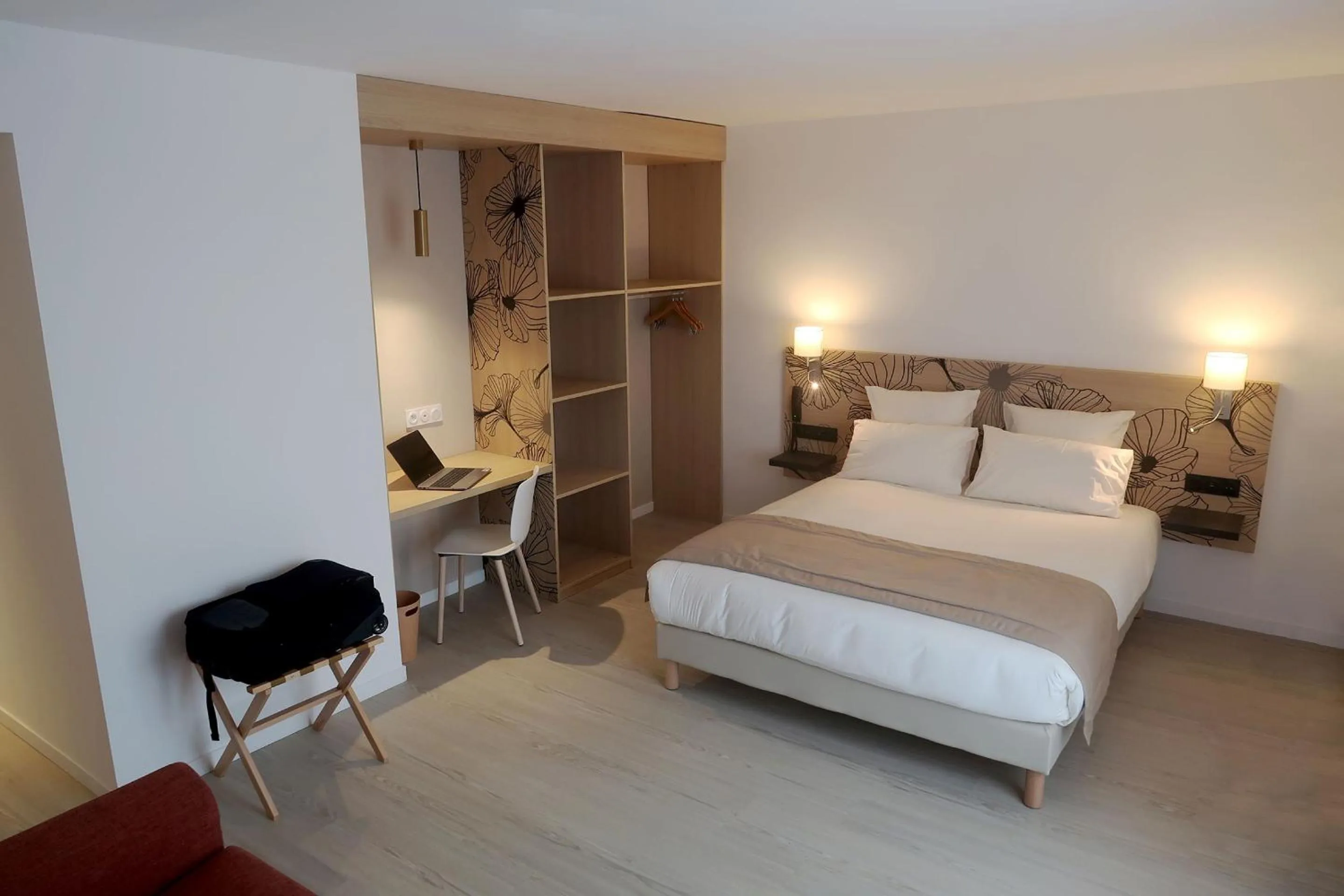 Bedroom, Bed in COURRIER SUD