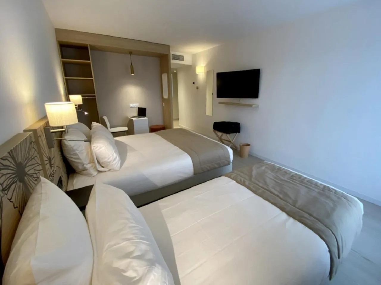 Bedroom, Bed in COURRIER SUD