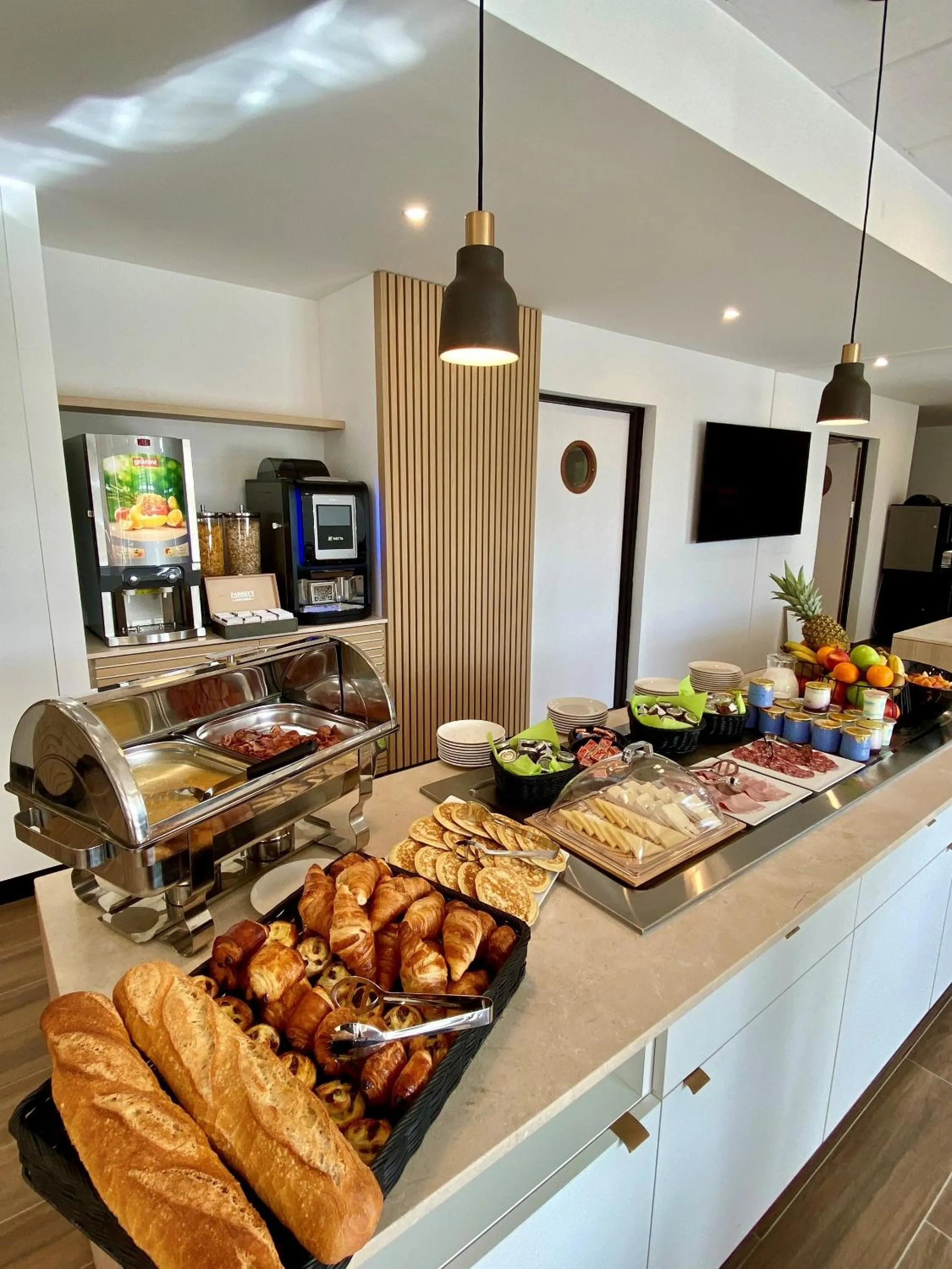 Buffet breakfast in COURRIER SUD