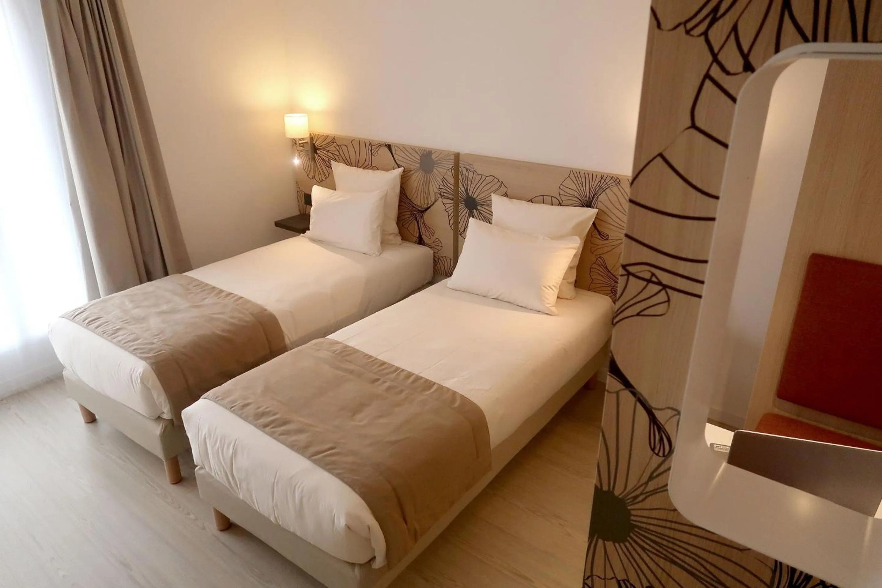 Bedroom, Bed in COURRIER SUD