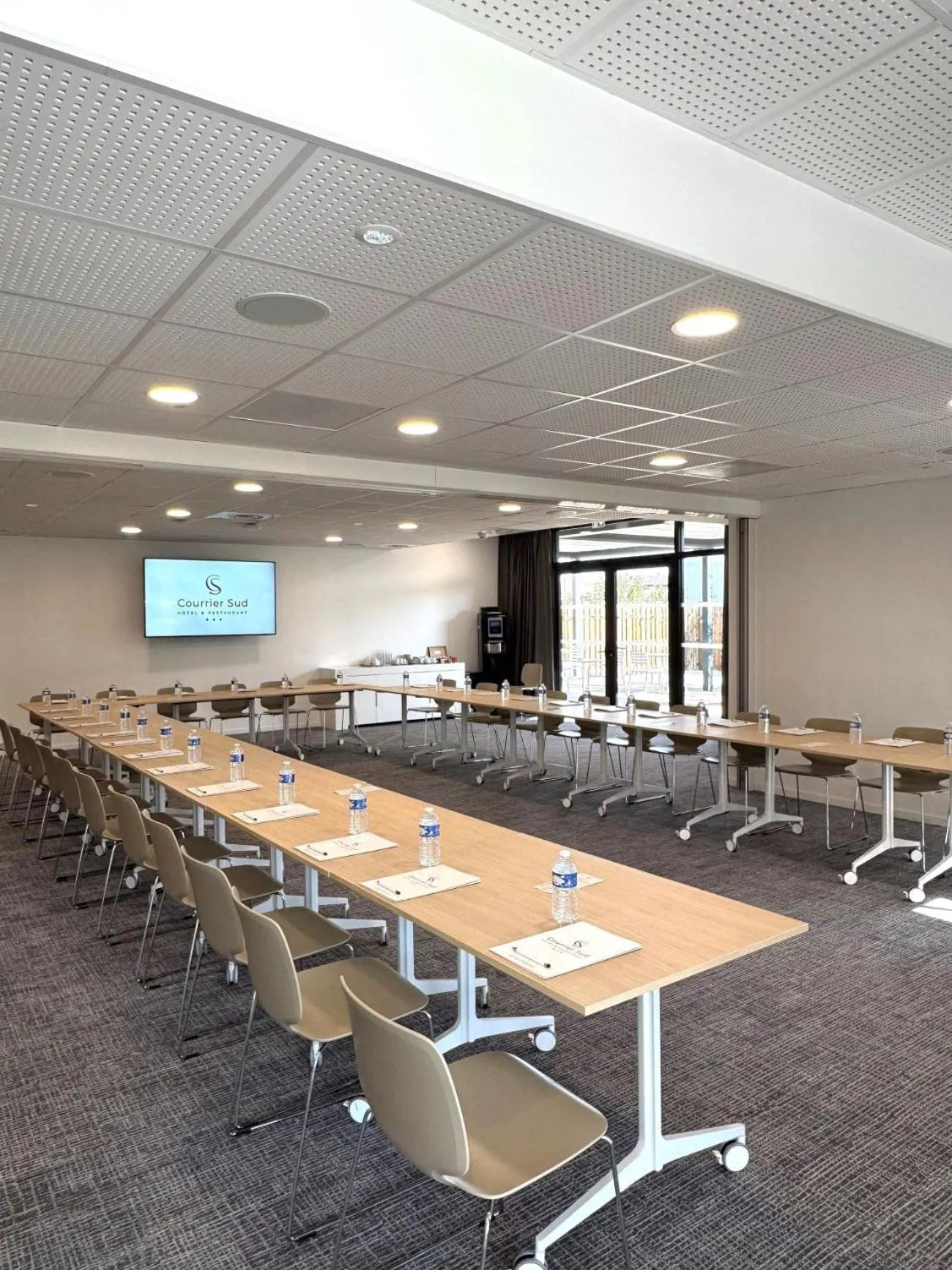 Banquet/Function facilities in COURRIER SUD