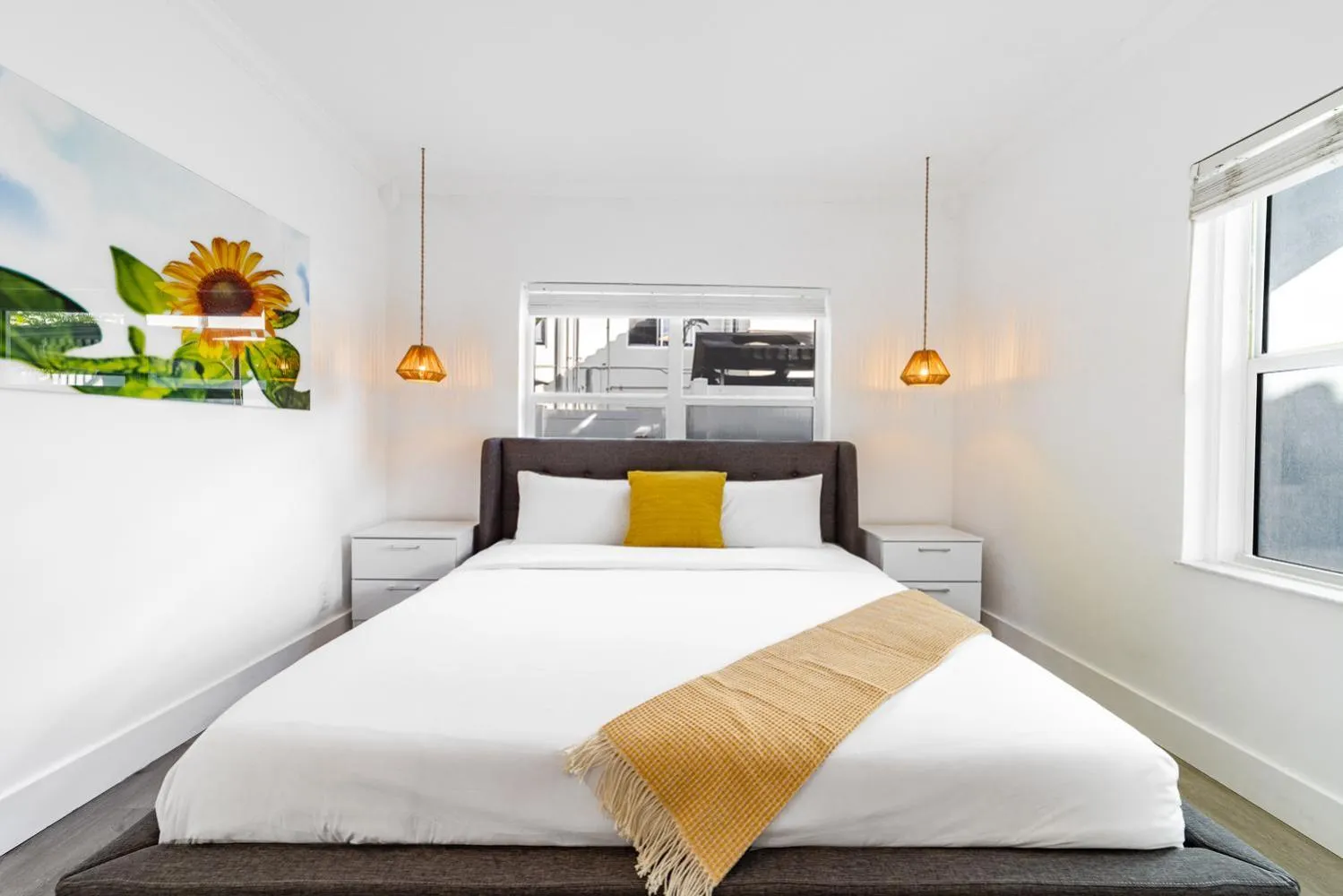 Bedroom, Bed in The Blue Parrot