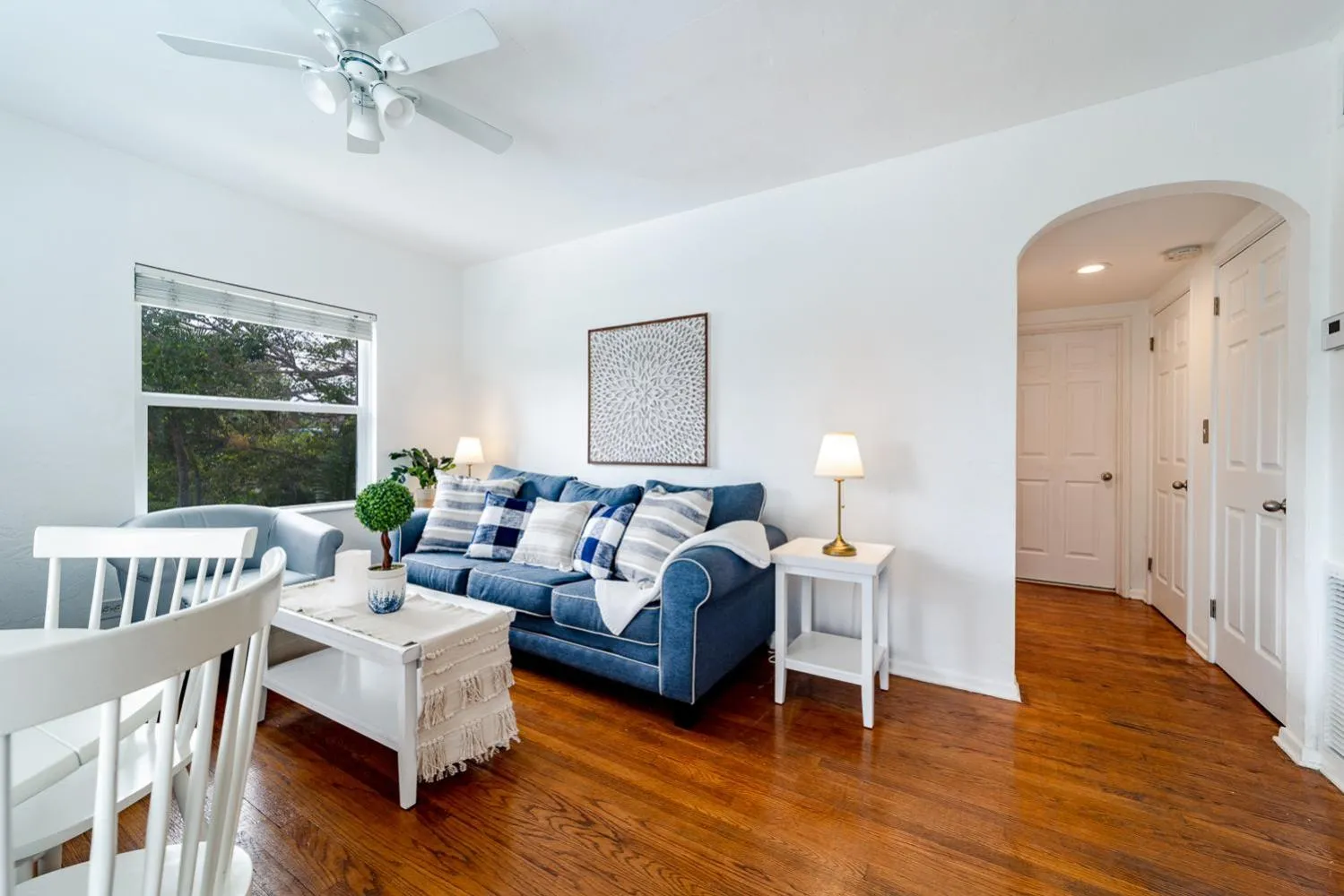 Living room in The Blue Parrot