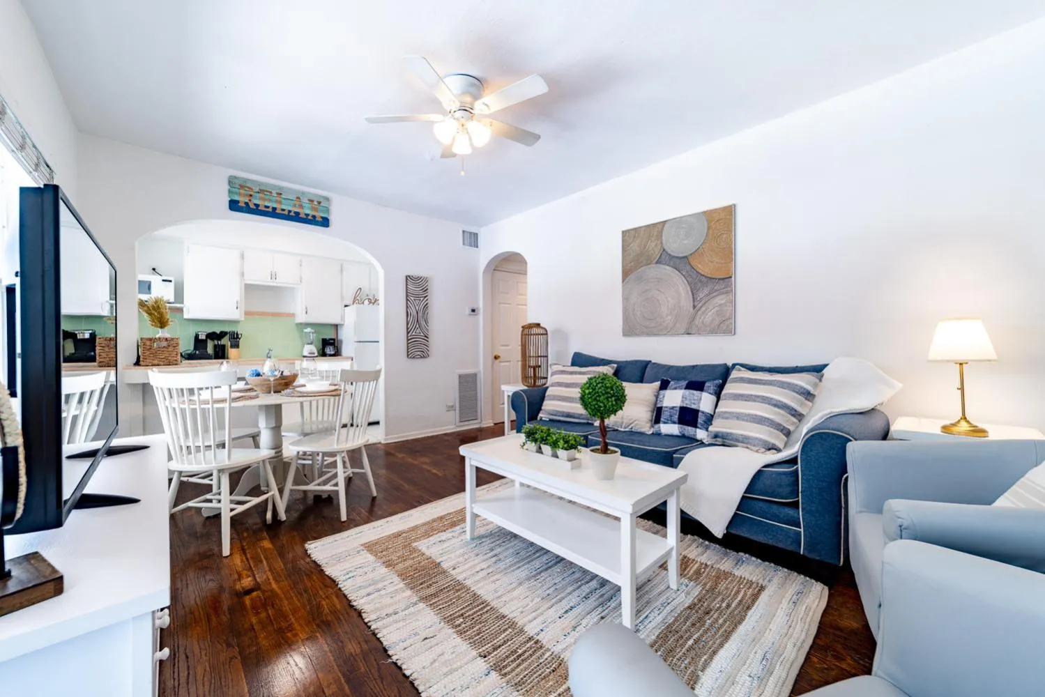 TV and multimedia in The Blue Parrot