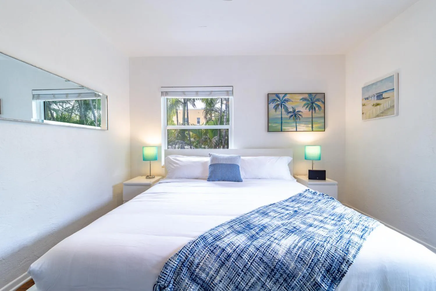 Bedroom, Bed in The Blue Parrot